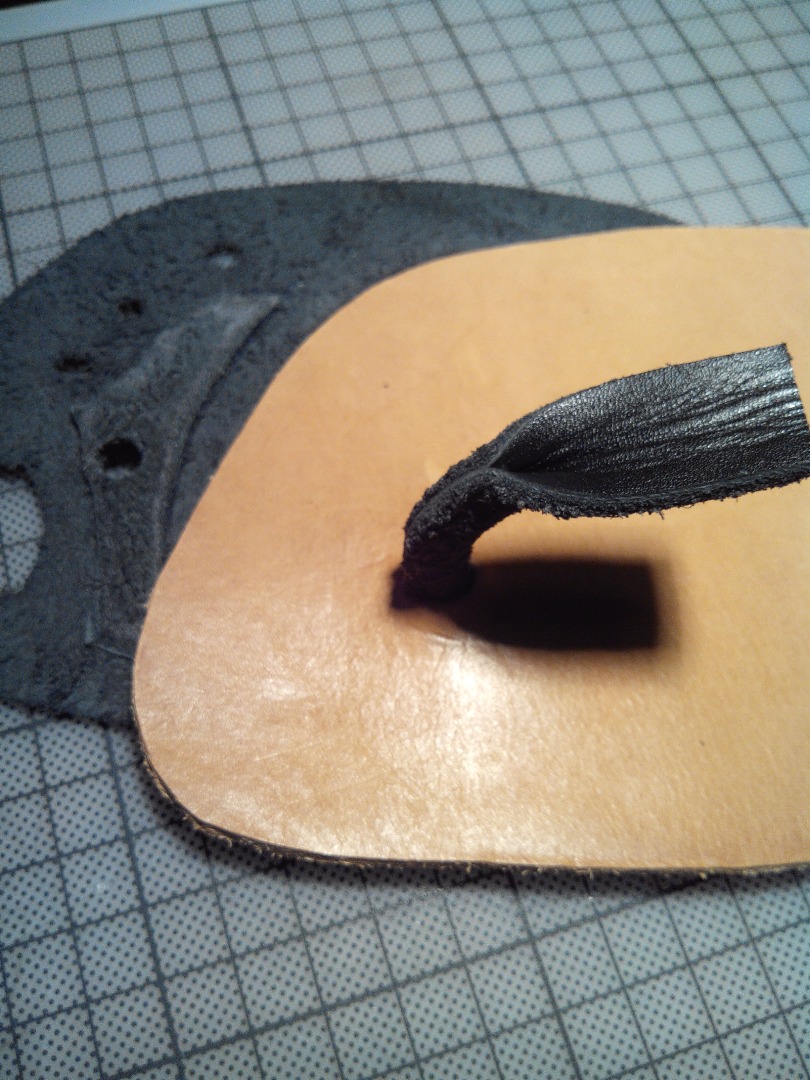 20 cut - stitch - glue the toe-separator.jpg