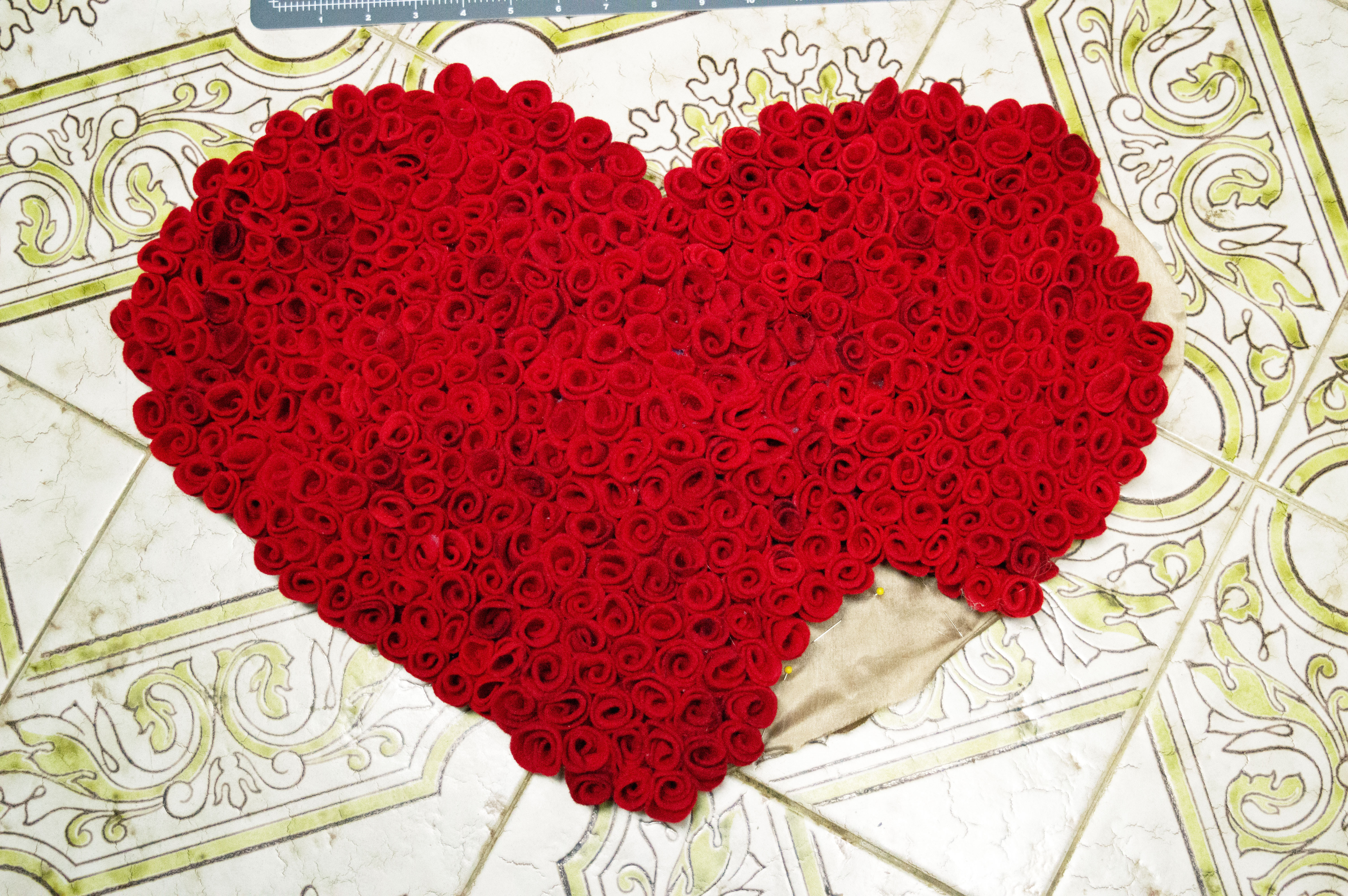 20e glue roses, skip opening.jpg