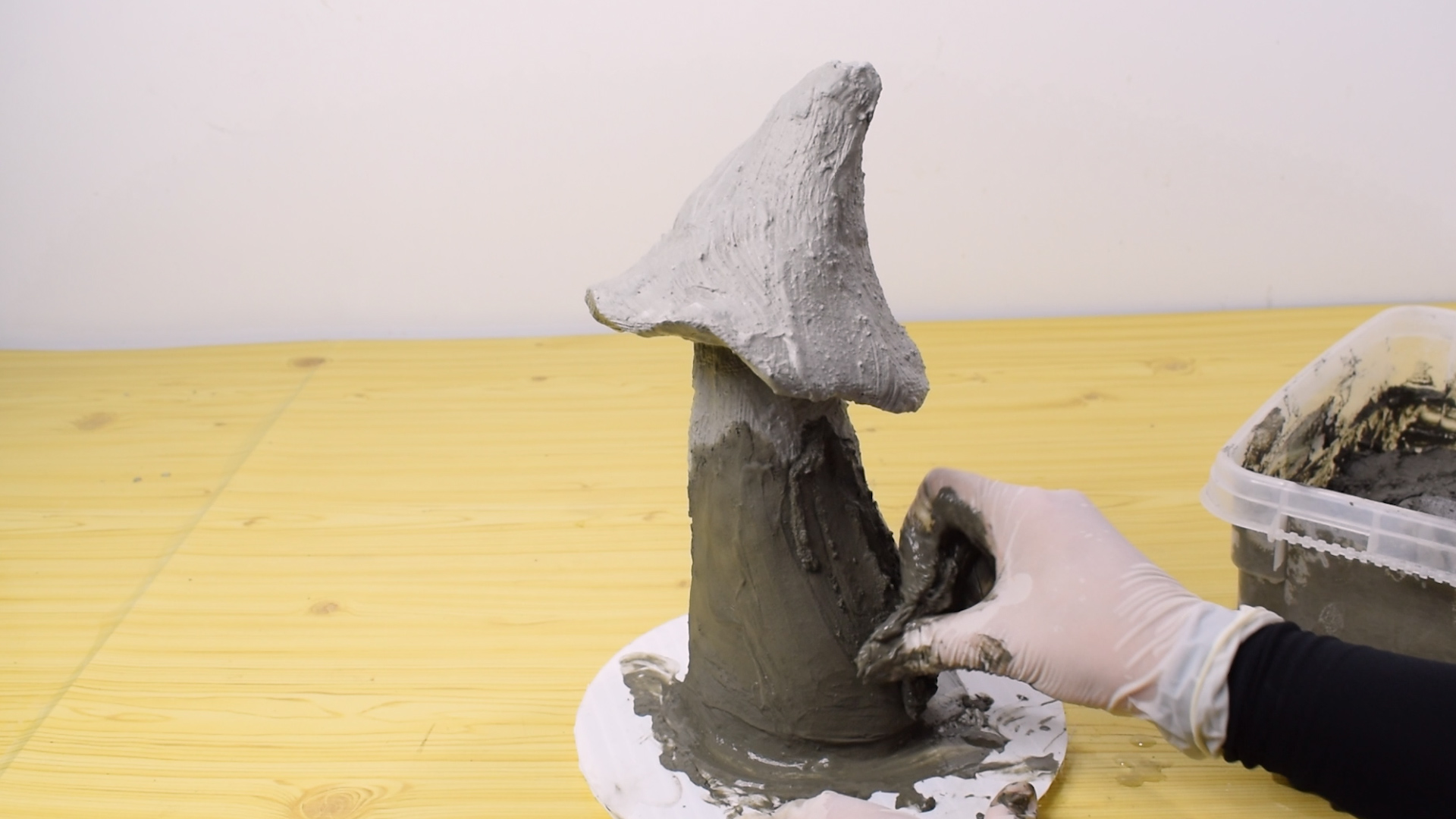 36- Mushroom cement 2.00_04_29_18.Image fixe019.jpg