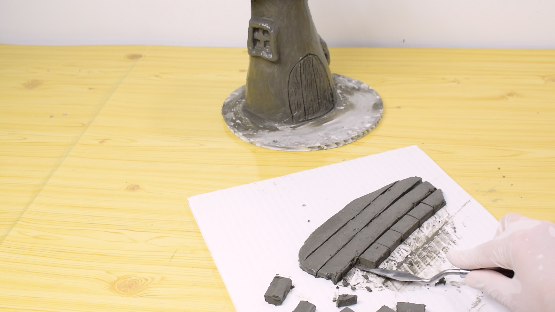 36- Mushroom cement 2.00_07_26_00.Image fixe023.jpg