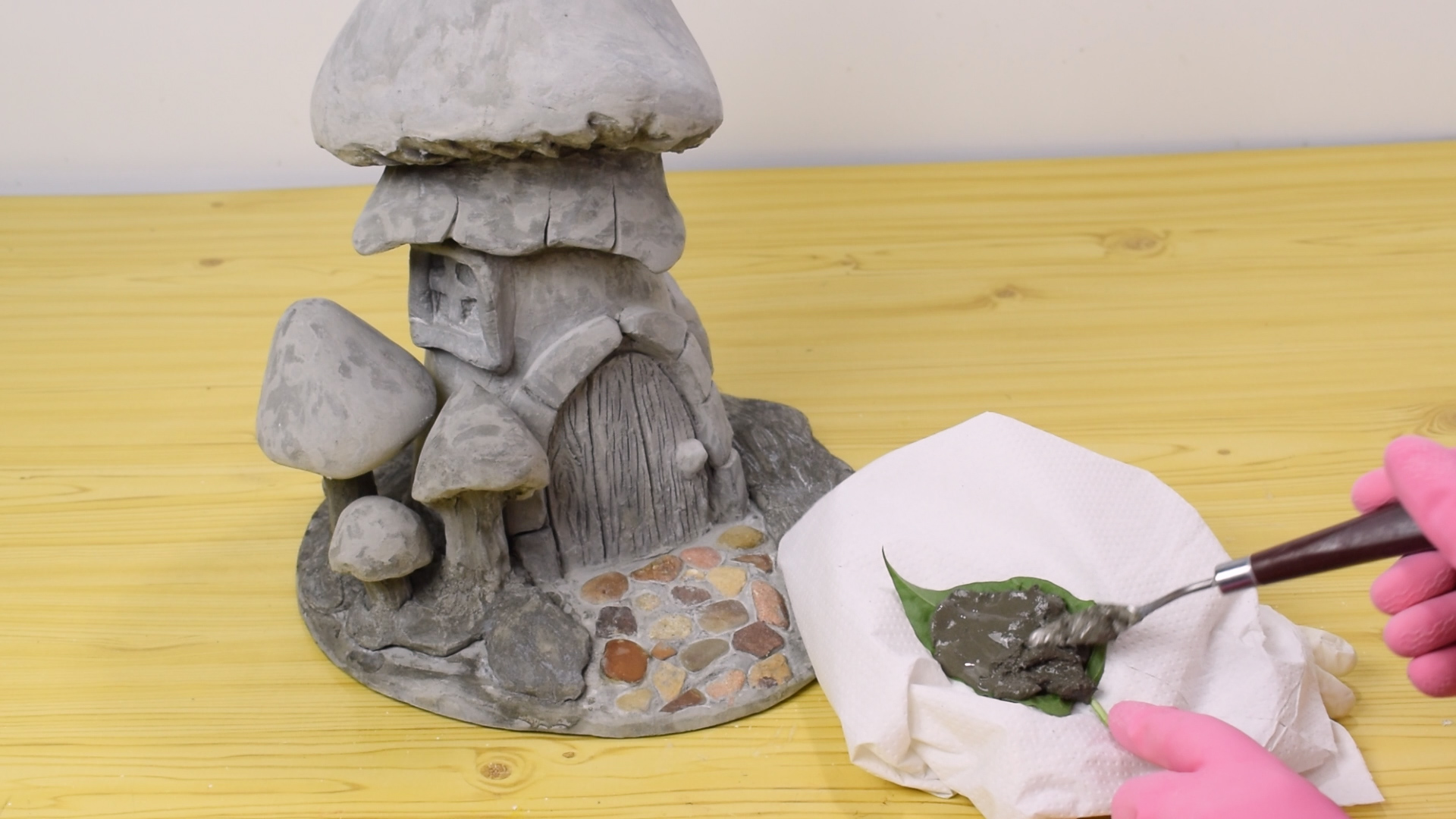 36- Mushroom cement 2.00_14_11_20.Image fixe027.jpg