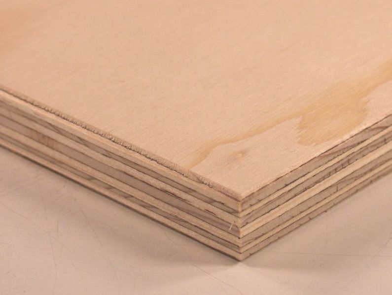 795px-Spruce_plywood.JPG
