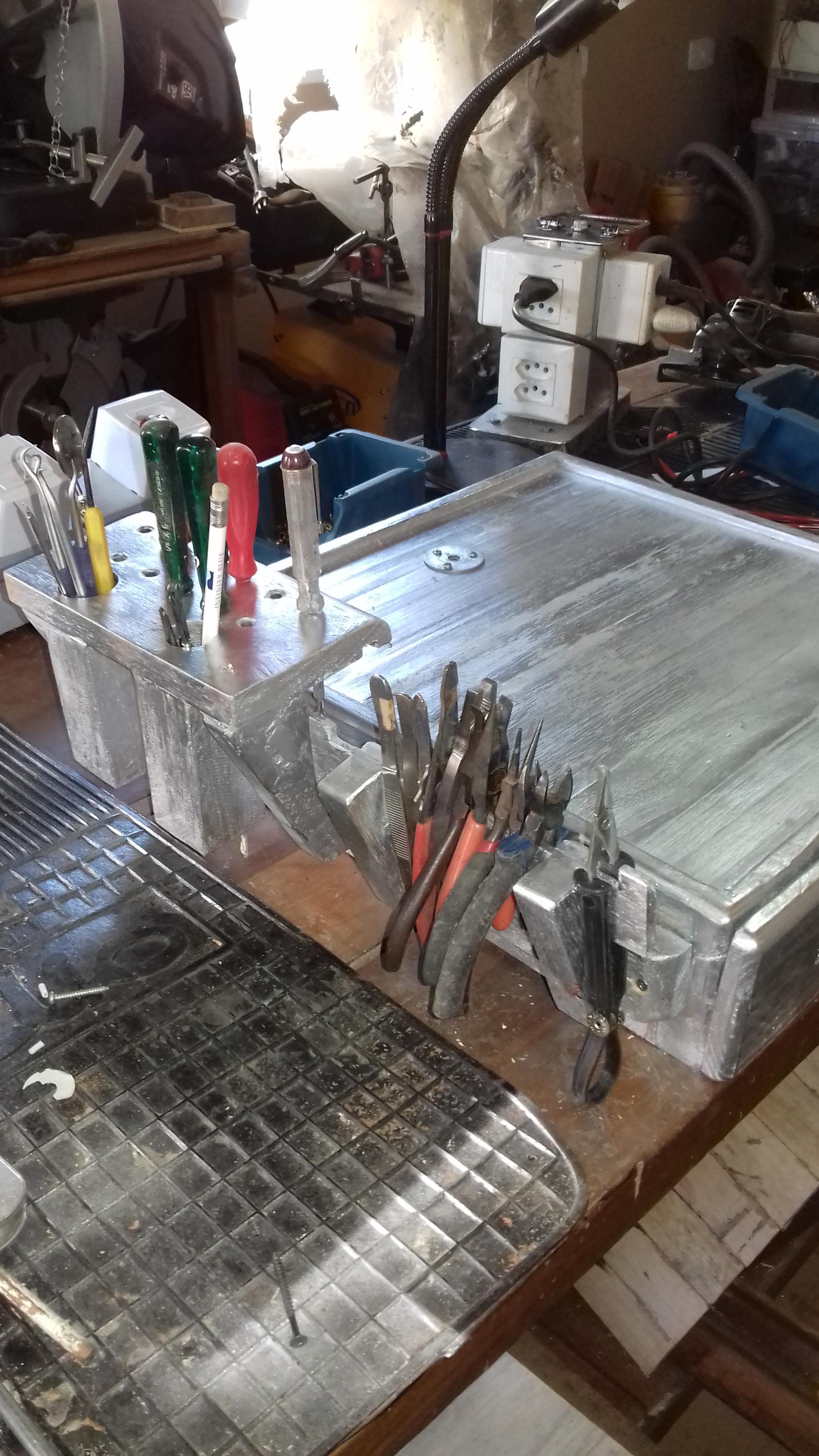 Base com alicates e chaves 1.jpg