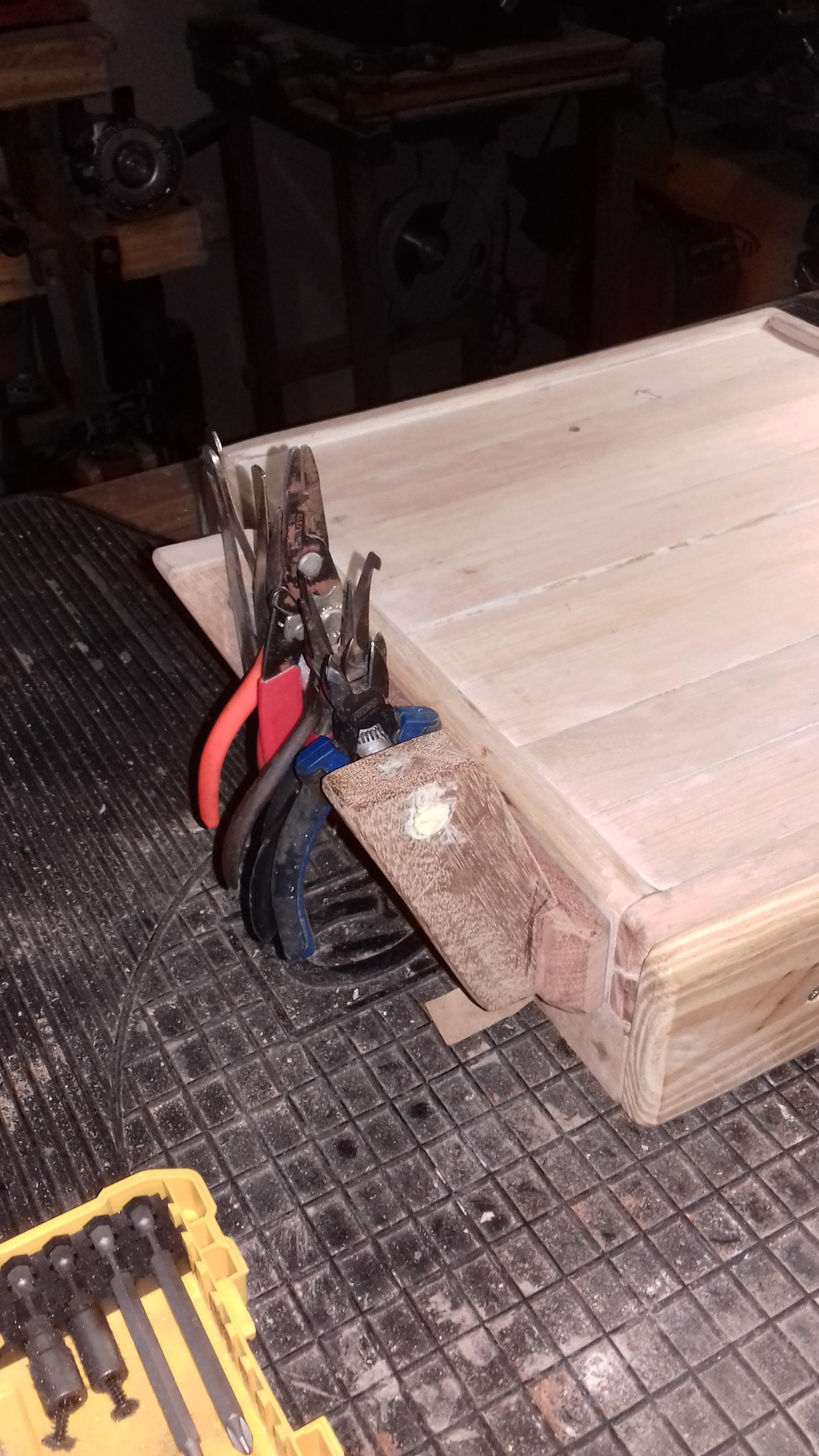 Base com suporte alicates 1.jpg