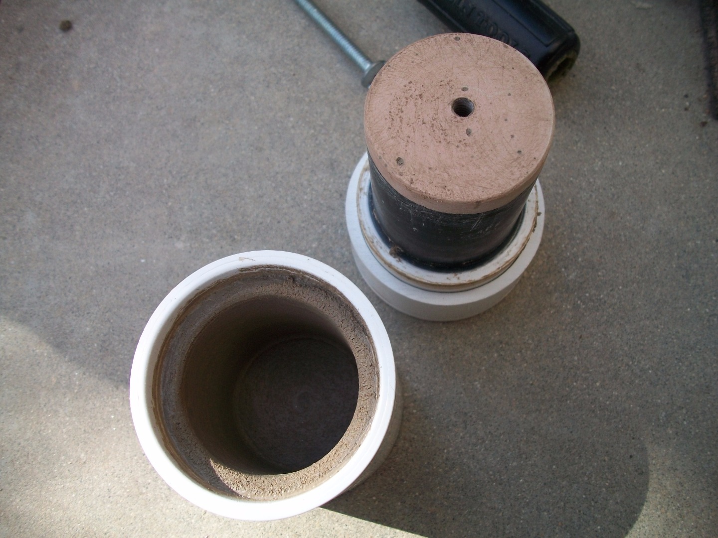 Crucible in mold from top.JPG