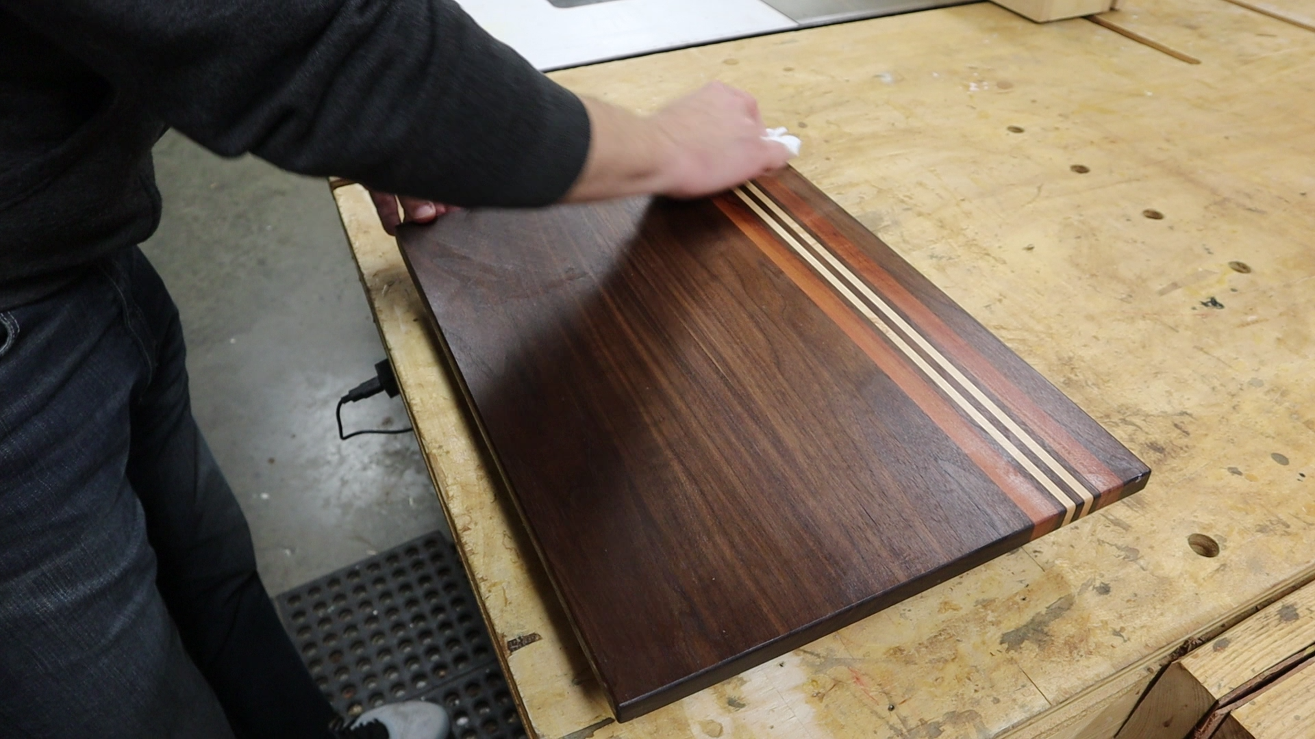 Cutting Board Wax Finishing Cutting Board 3.bmp