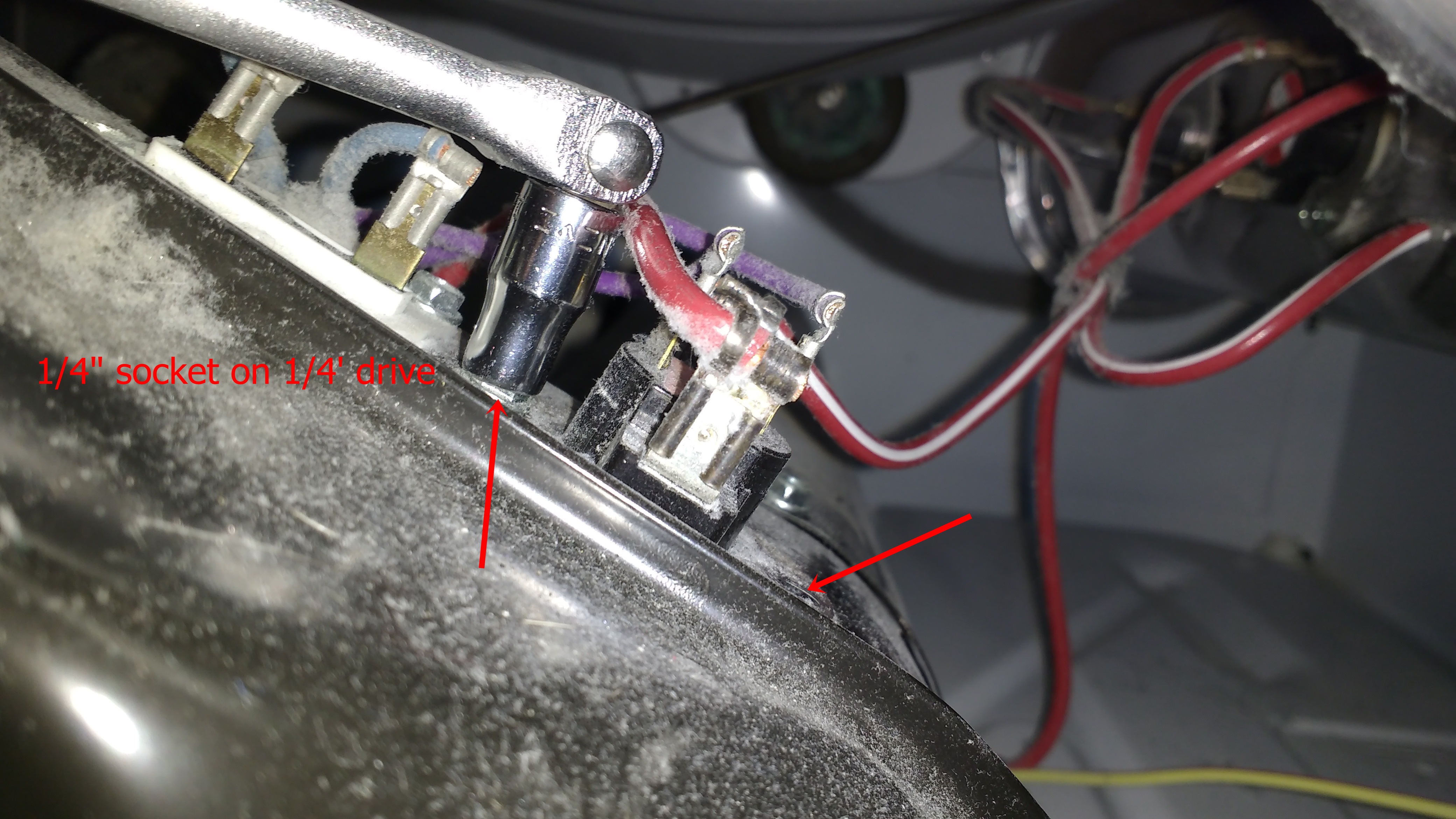 Dryer 11 Therm Screws Loc 01.jpg