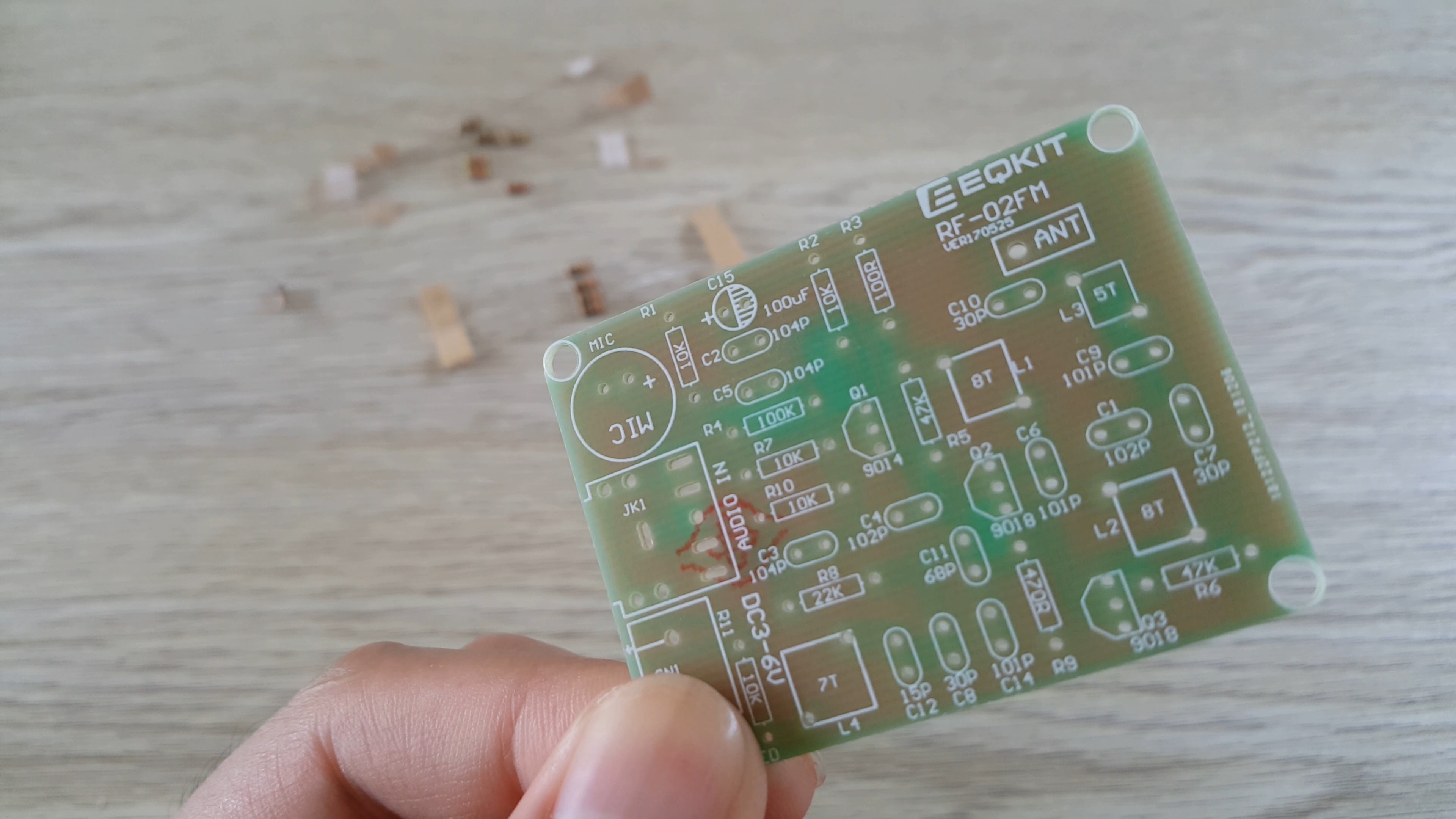 FM_Transmitter_Kit_RF_02_Spybug_FM_Transmitter_Best_Value_2019 .mp4_snapshot_02.08.125.jpg