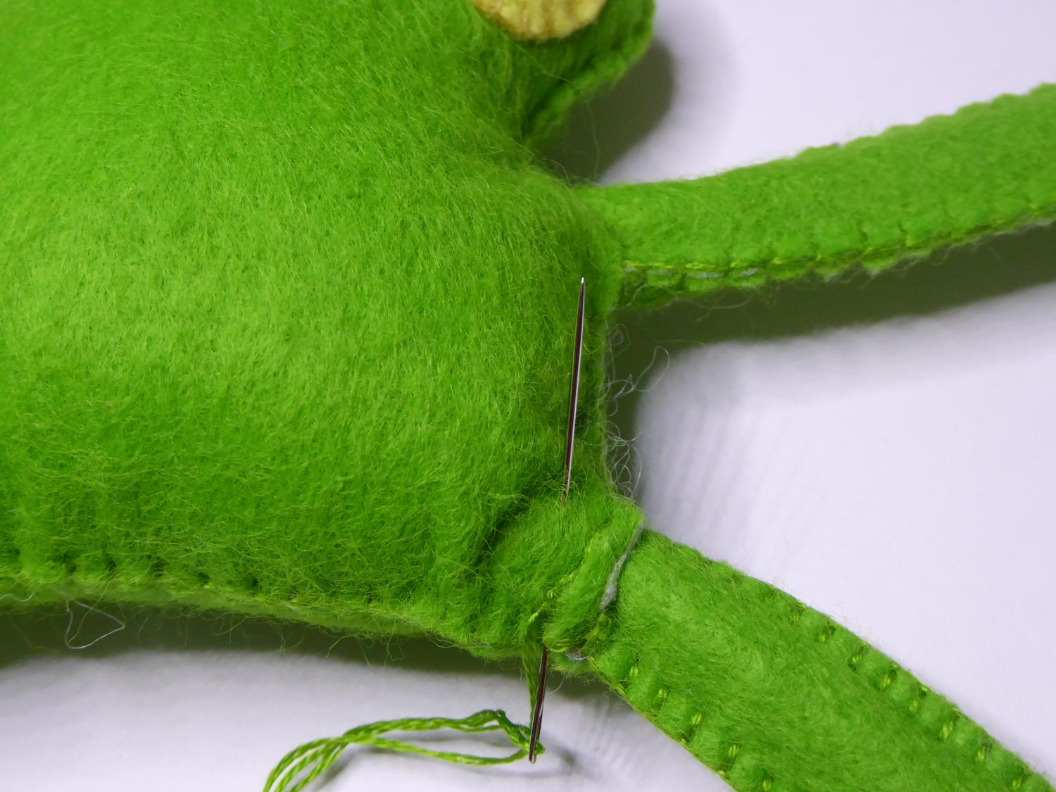 Felt frog pal 36.JPG
