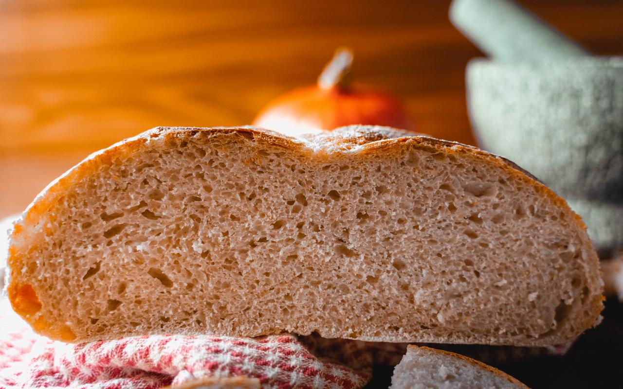 Pumpkin Spice Sourdough Bread - Crumb.jpg