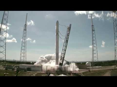 SpaceX CRS-7 Liftoff