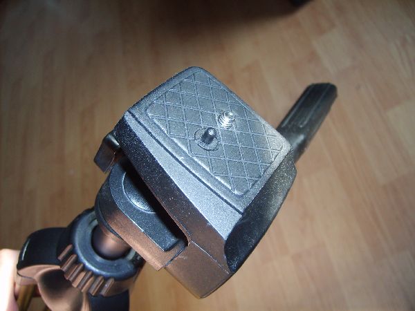 Standard camera tripod mount.JPG