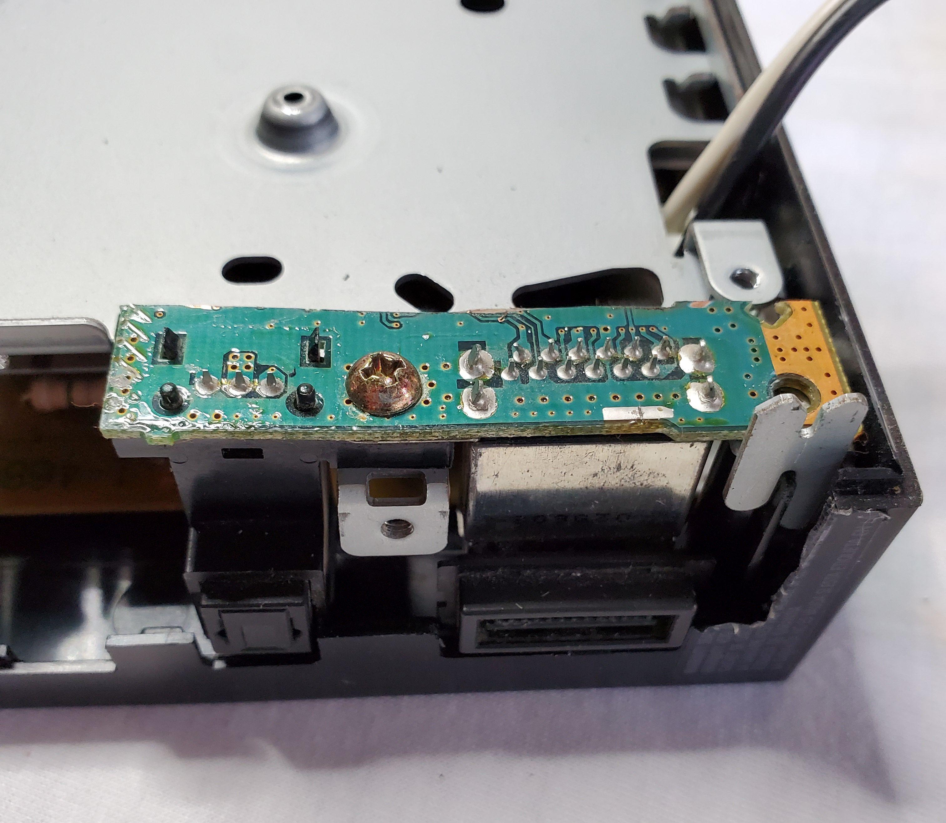 Step 3 cutout Videooutputt installed.jpg