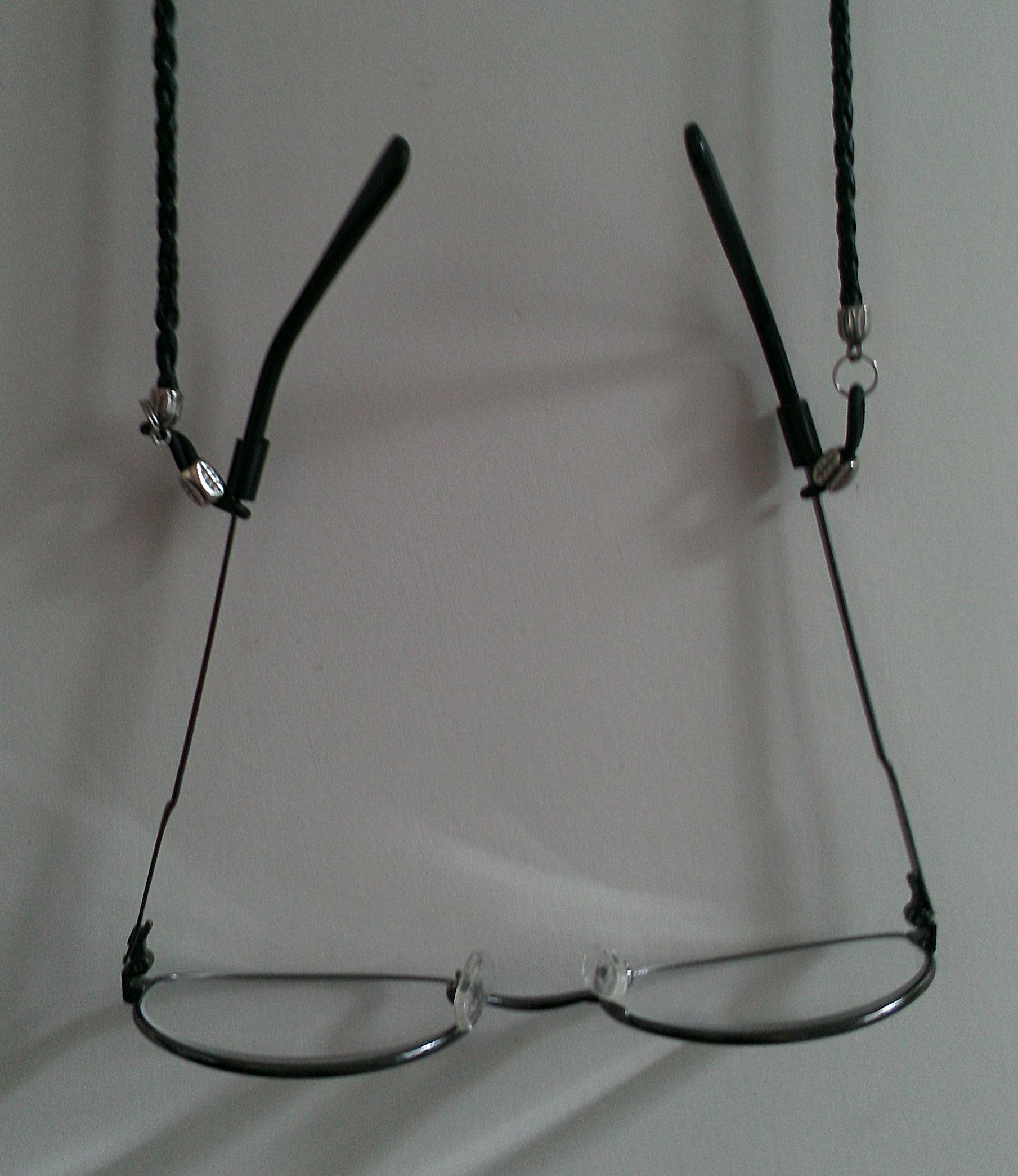 Step 6 EndResult Eyeglasses Hanging From Lanyard.jpg