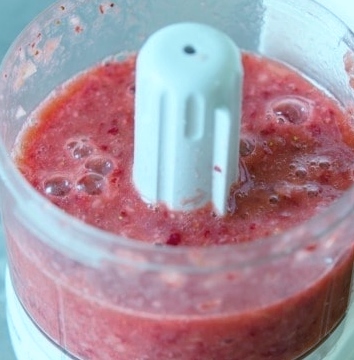StrawberryPureeFruitRollupFifteenSpatulas.jpg