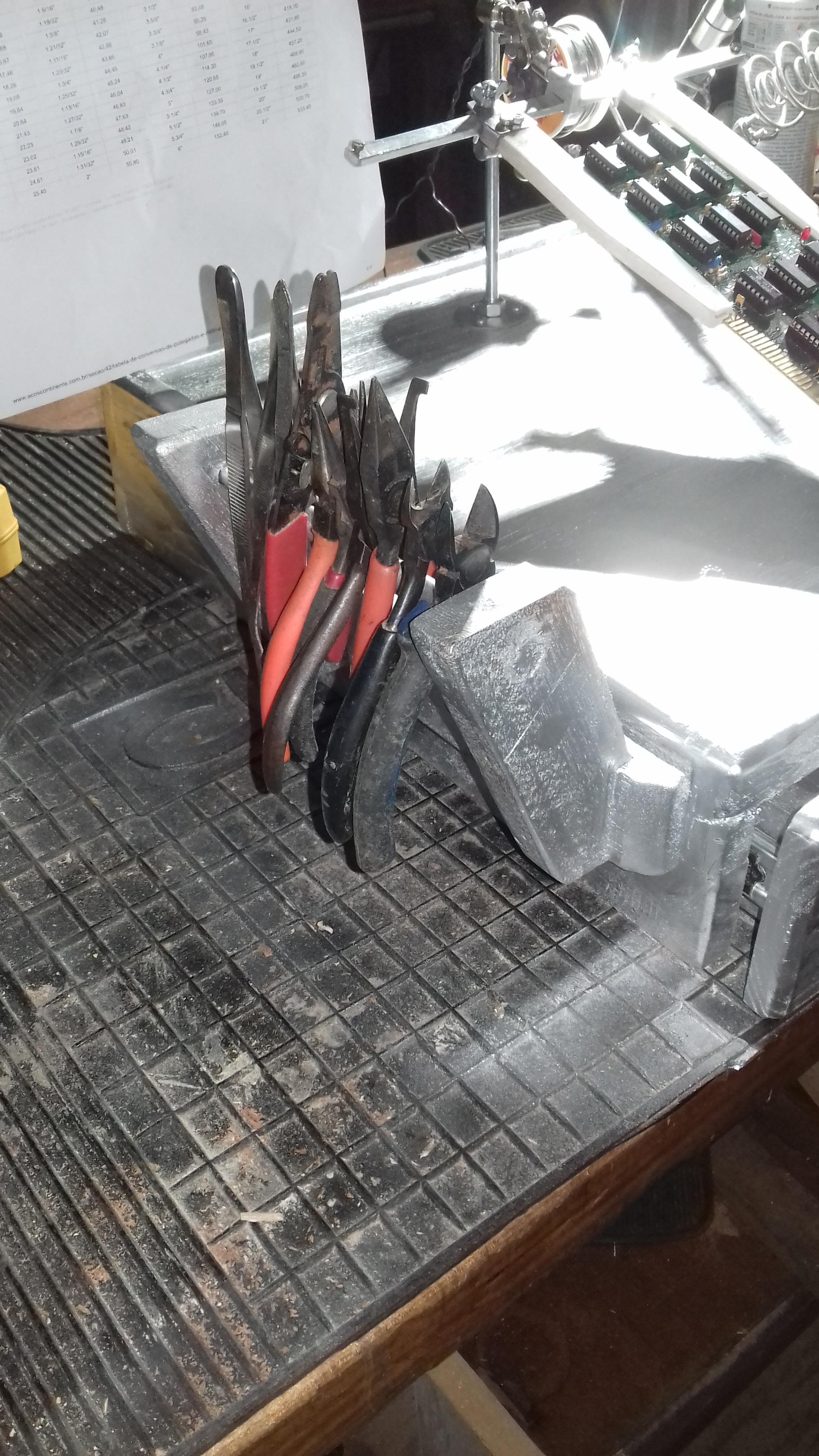 Suporte alicates2.jpg