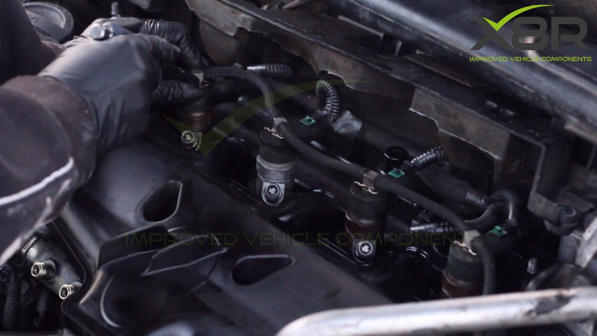 X8R0271 remove injector clips.jpg