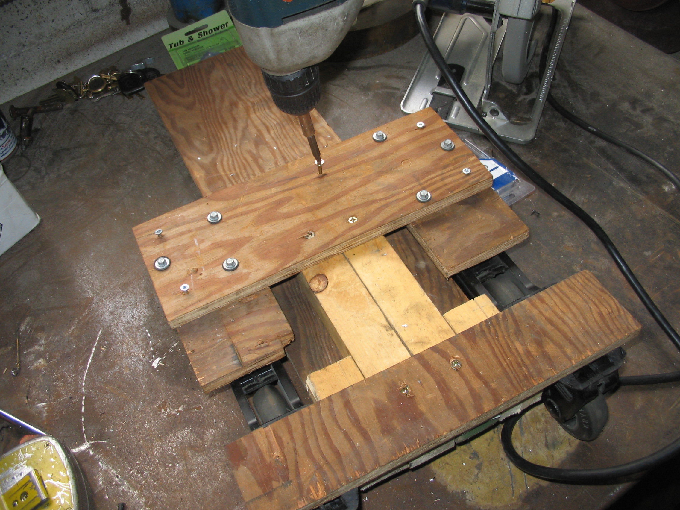 attach wheel chassis to 2x2s.jpg