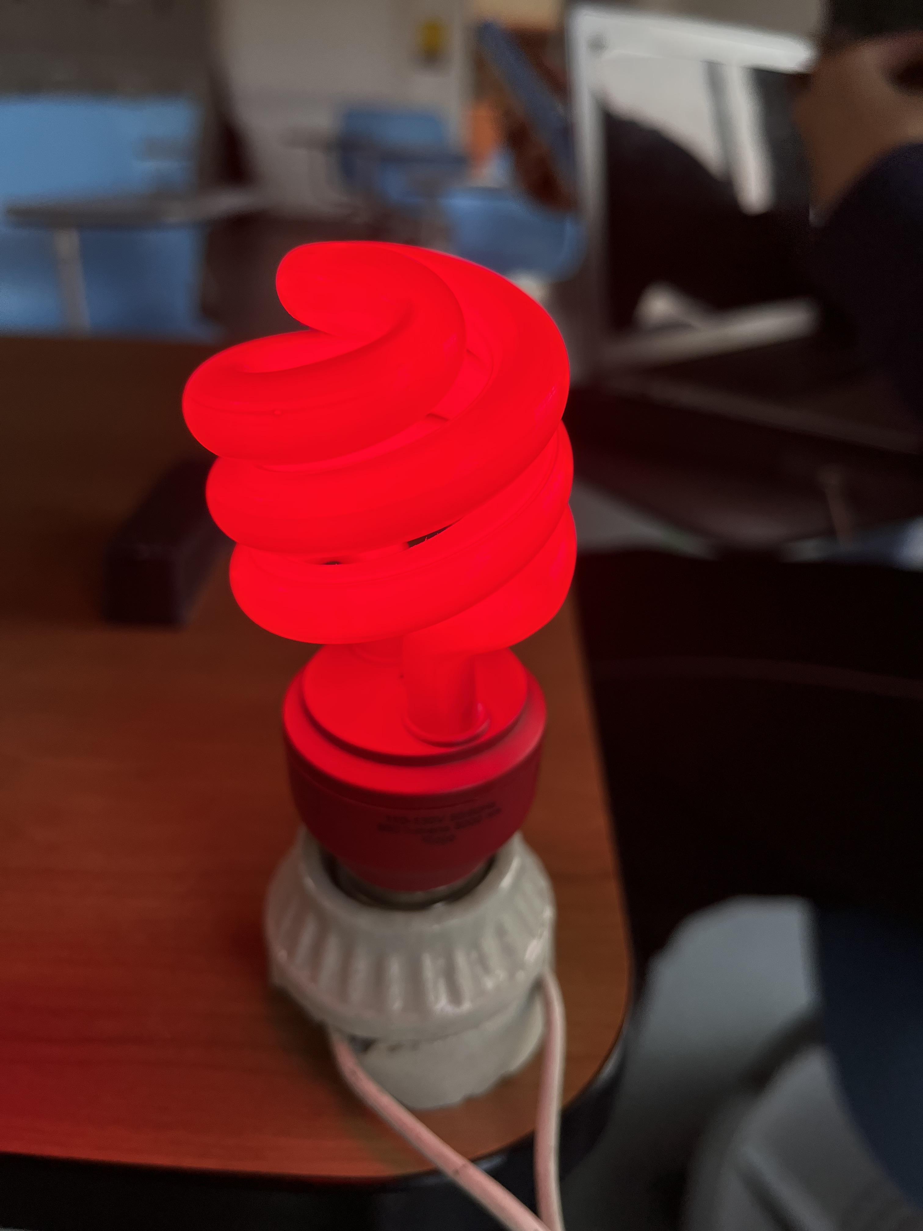 bombillo fluorescente rojo.jpg