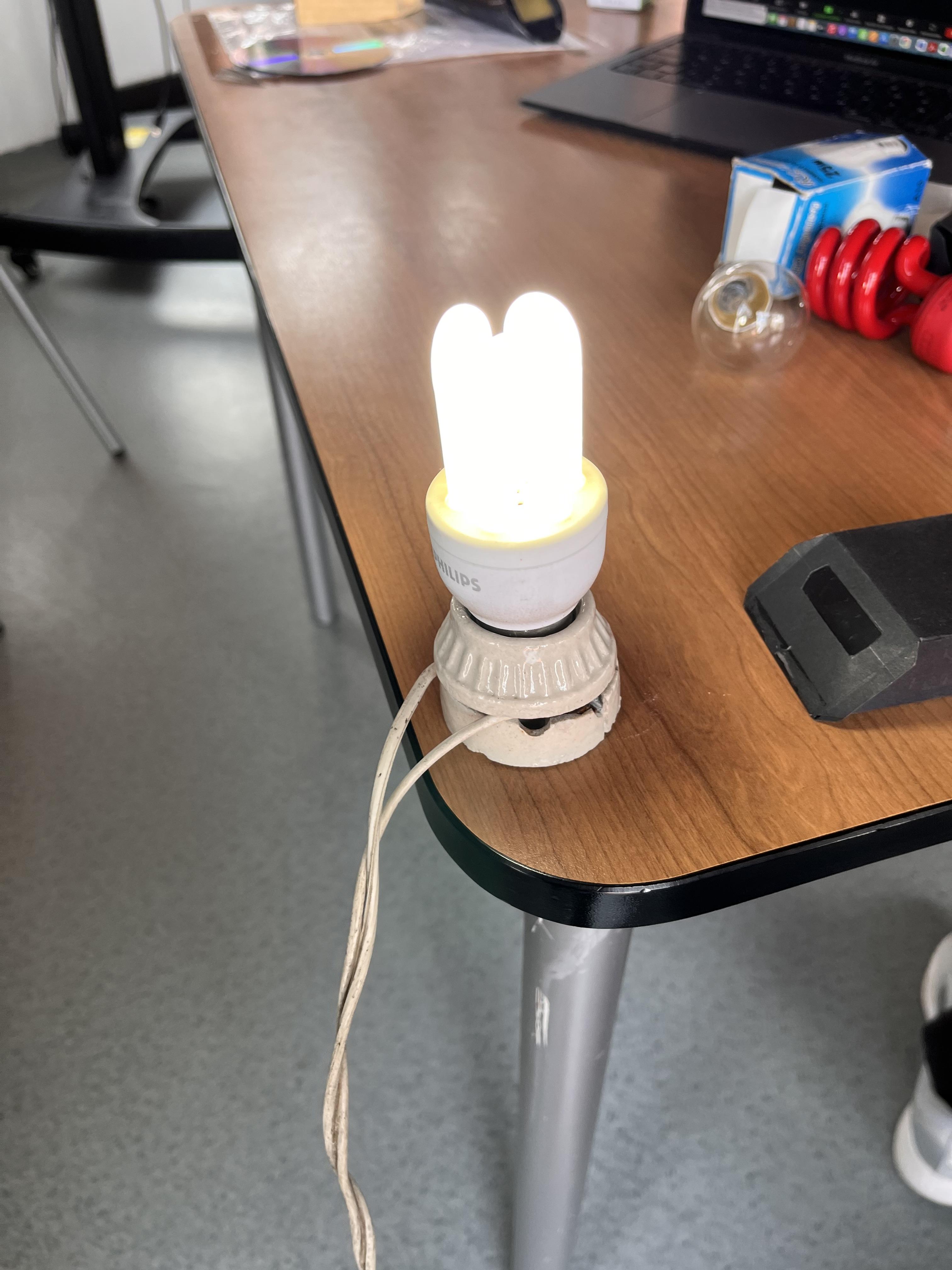 bombillo fluorescente.jpg