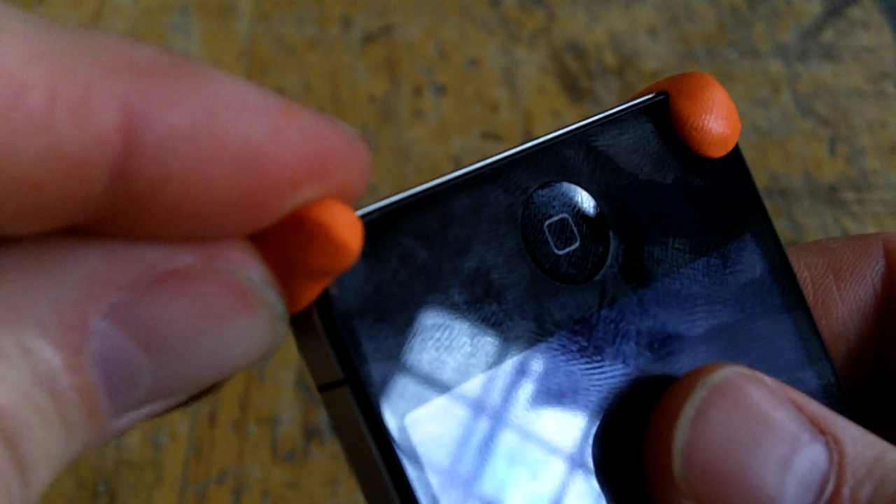 iPhone 4 - press onto the corner 2.jpg