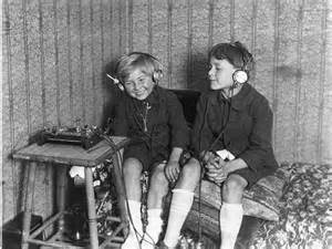 listen to crystal radio 2.jpe