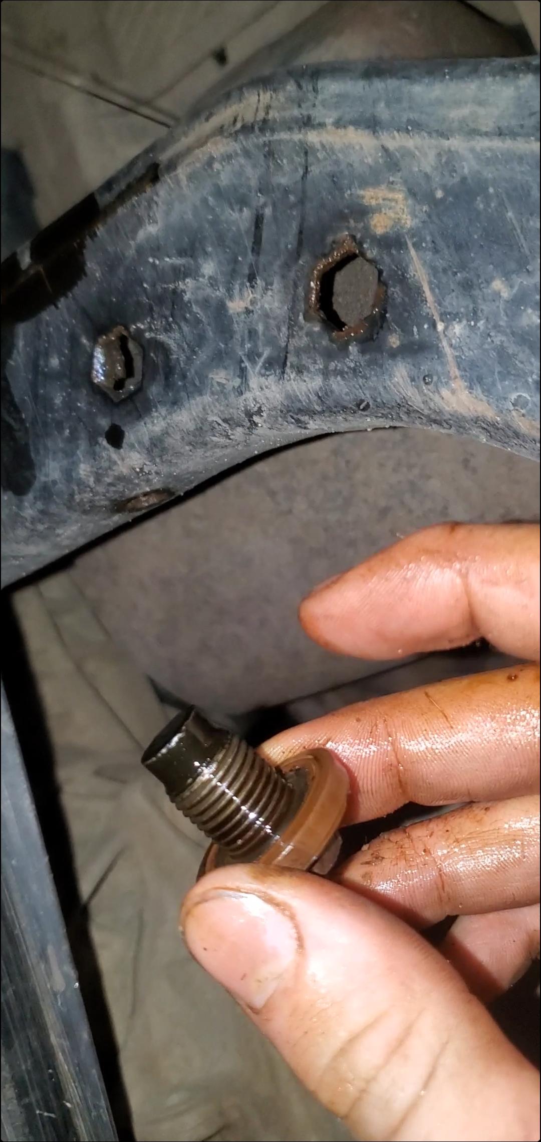 oil plug out.jpg