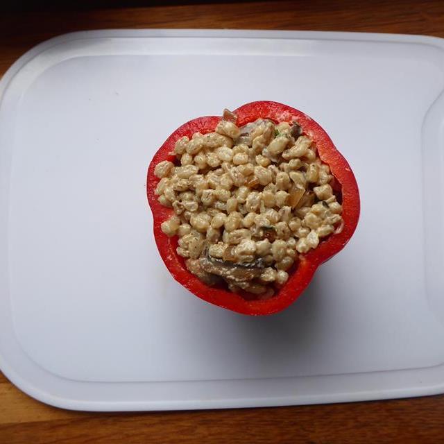 pepper stuffed with pearl barley.JPG