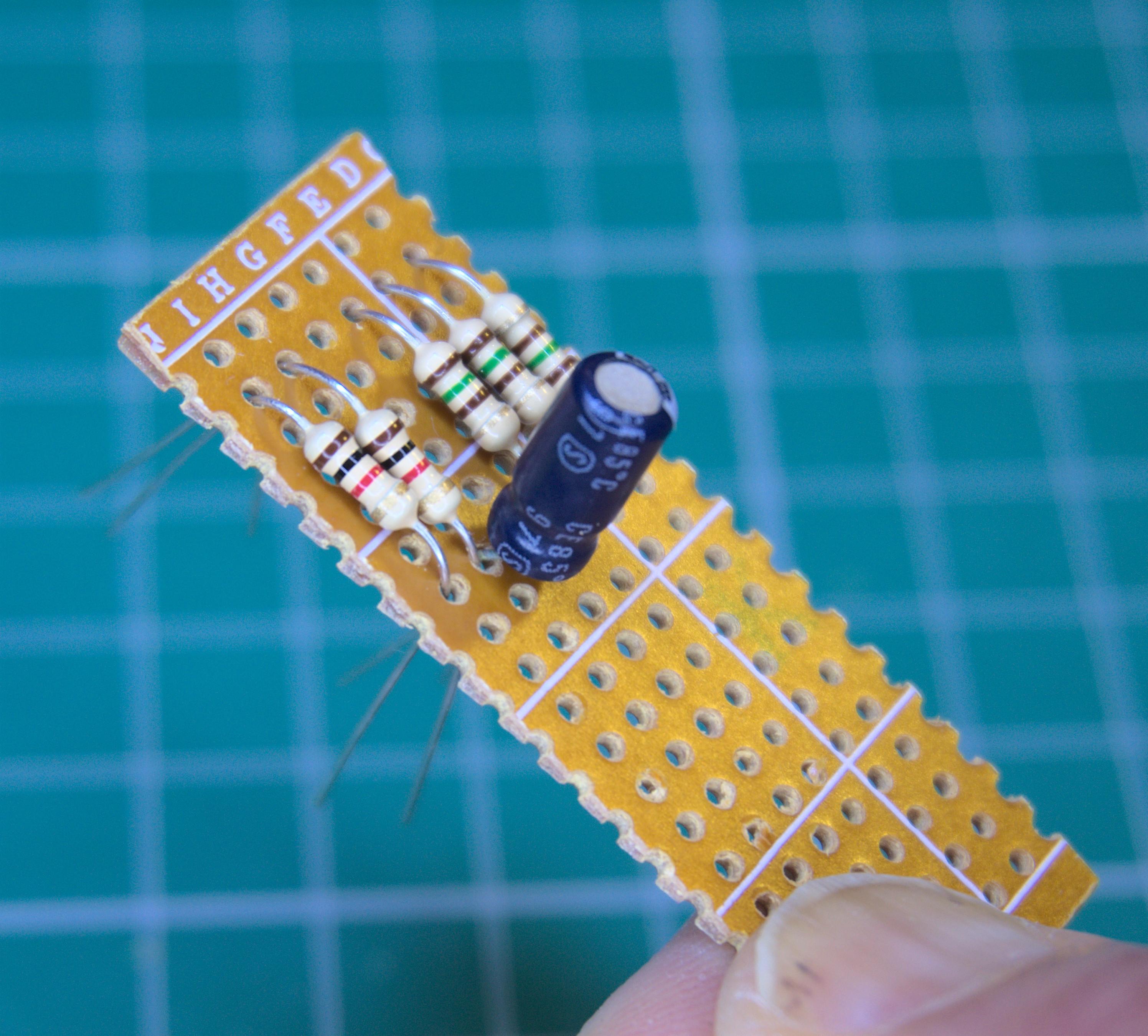 resistors_capacitor_in_prefboard.jpg