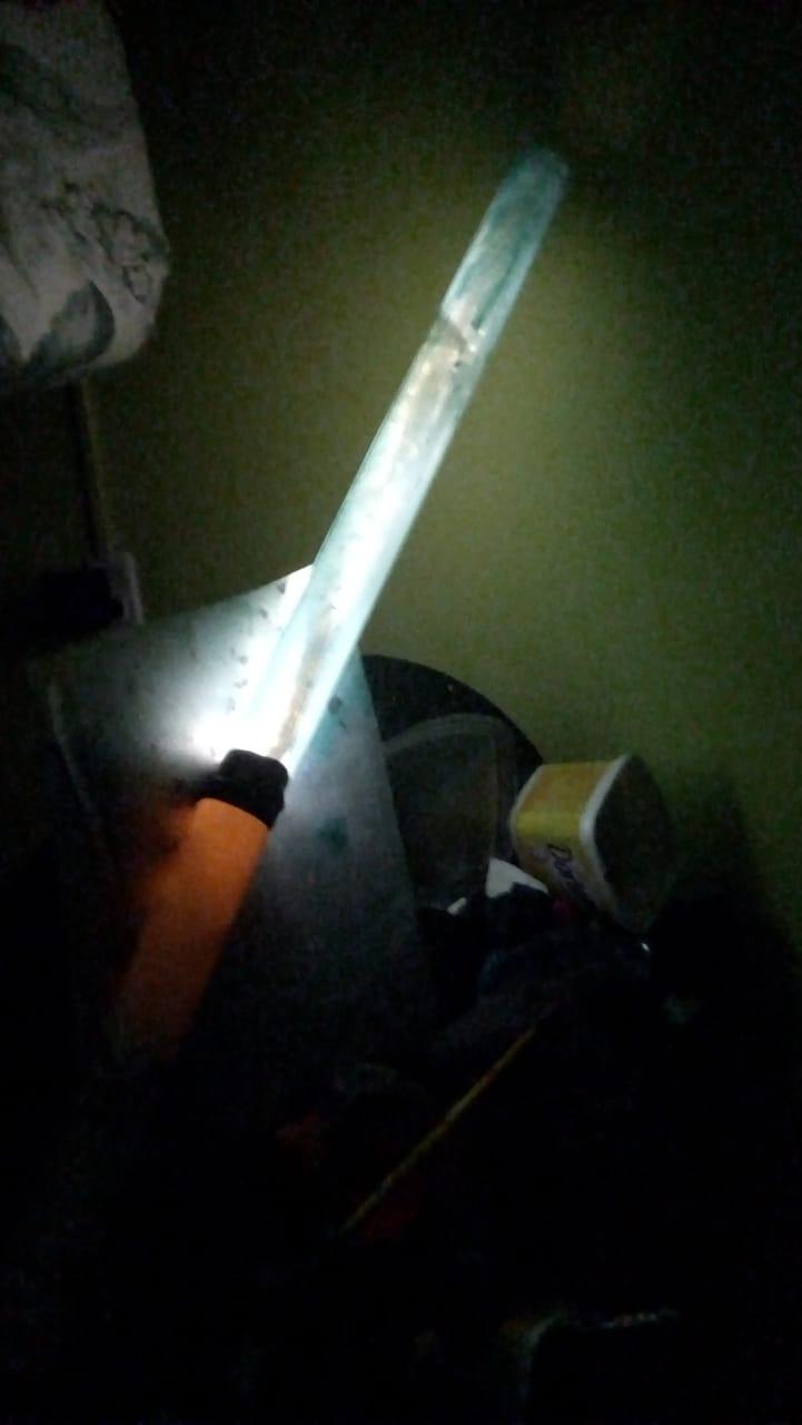 sabre nu piscando.jpg