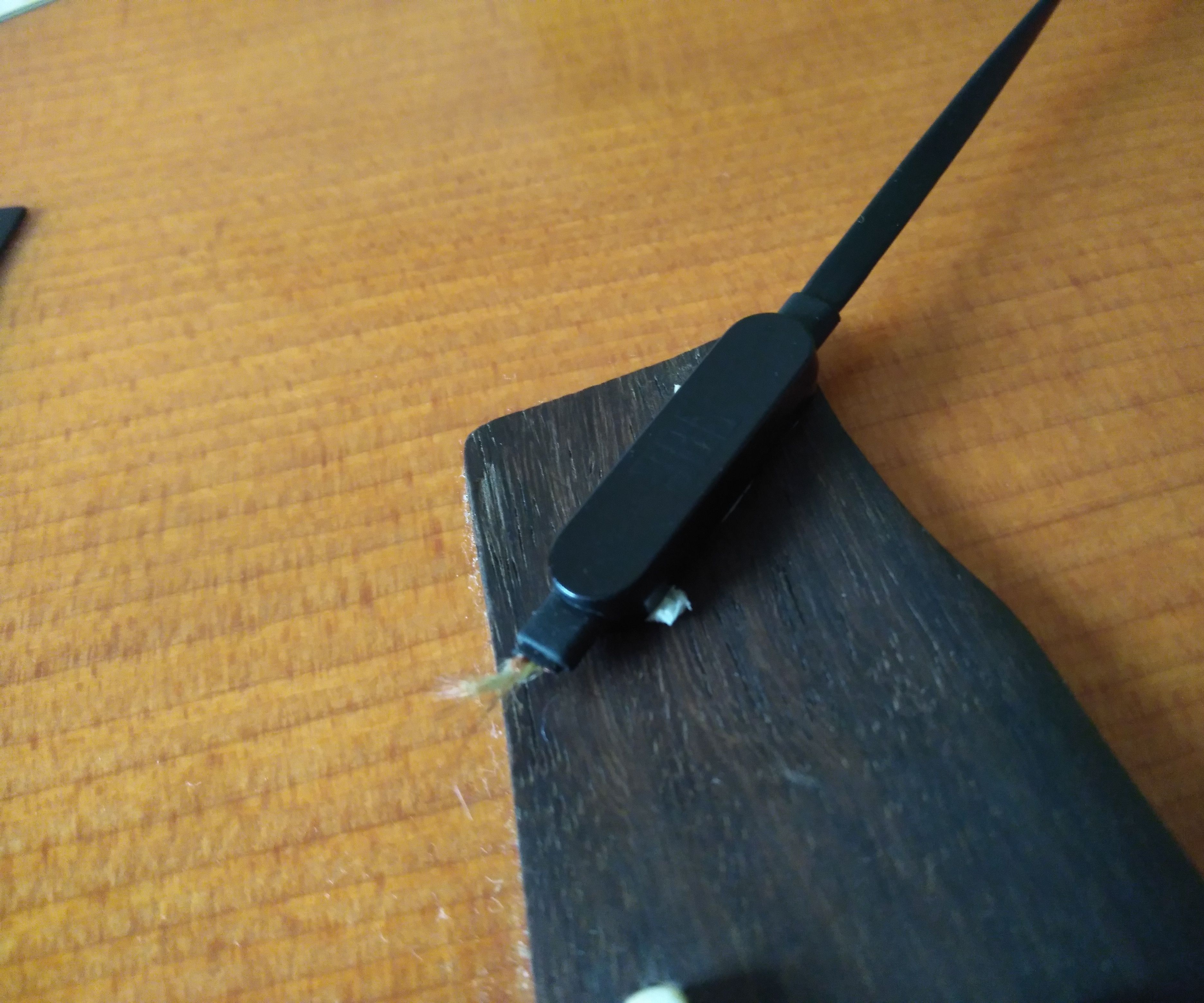 Making a Piezo Pickup Like Microphone From a Broken Earphone to Record Your Acoustic Instruments!