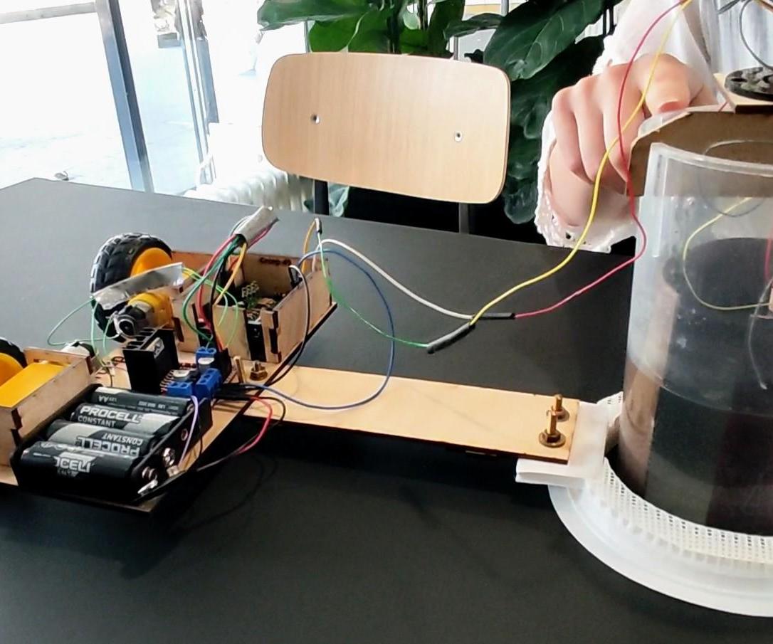 Interactieve Uitleg Van Het Foto-elektrisch Effect Met 2 Koperen Platen En Een Bewegende Auto