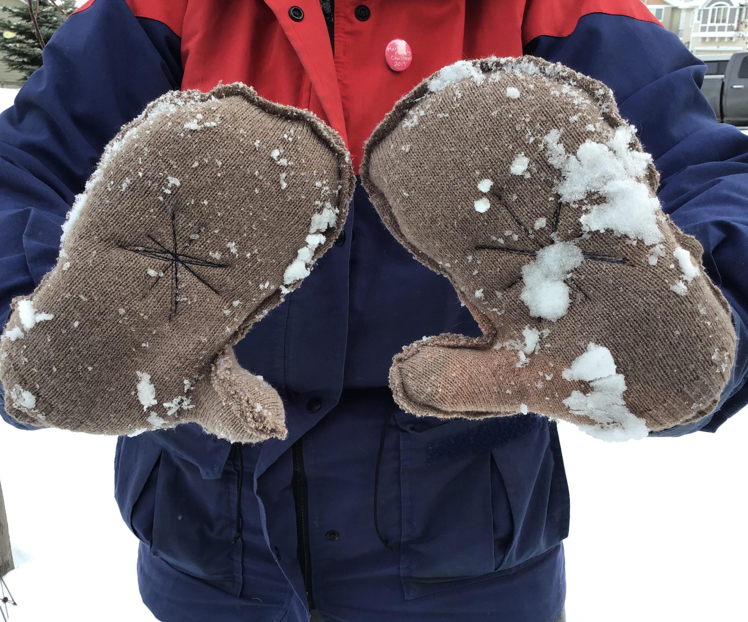  Upcycled Mittens With Poly Filling From an Old Sweater 