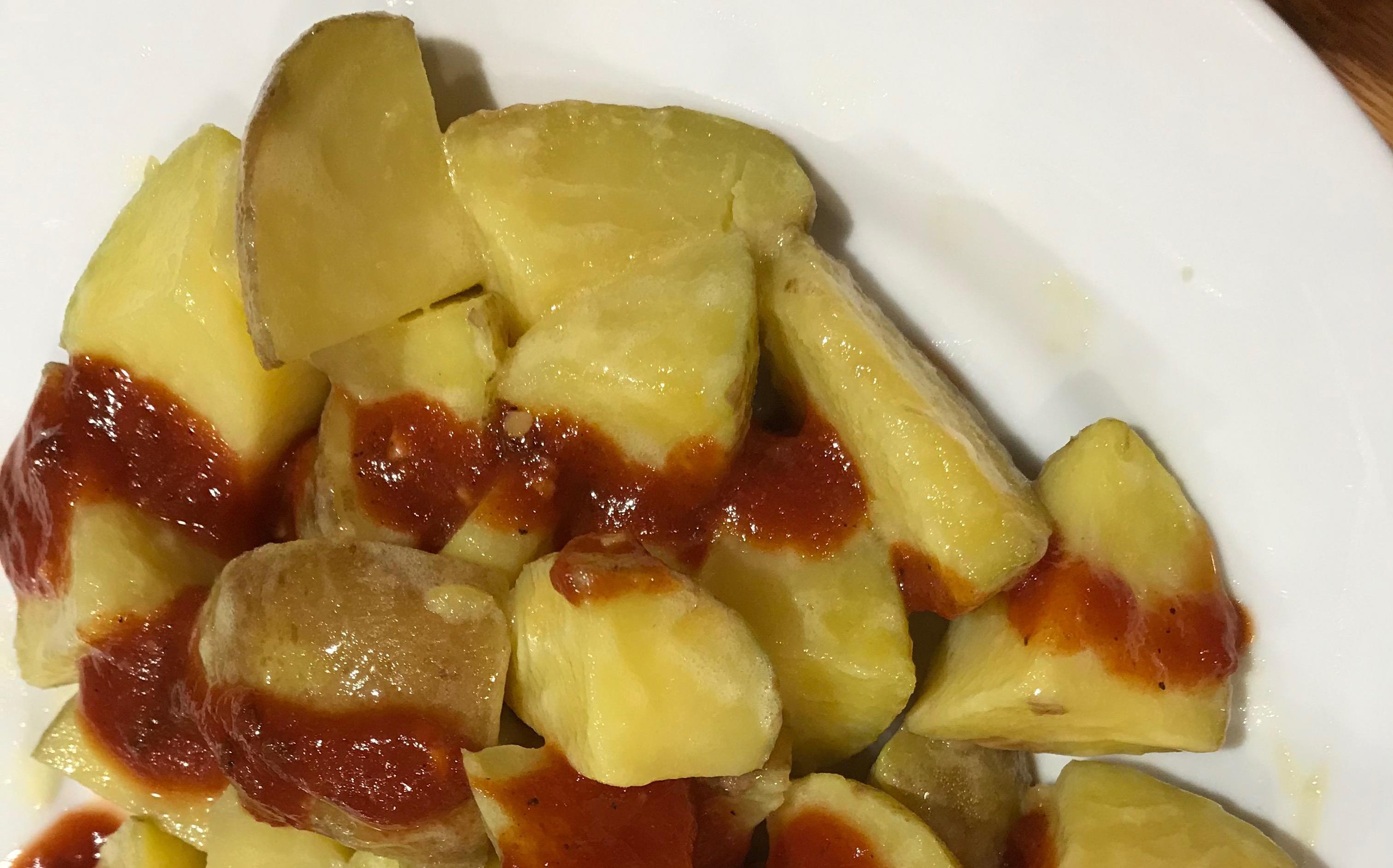 Patatas Bravas Con Aioli 