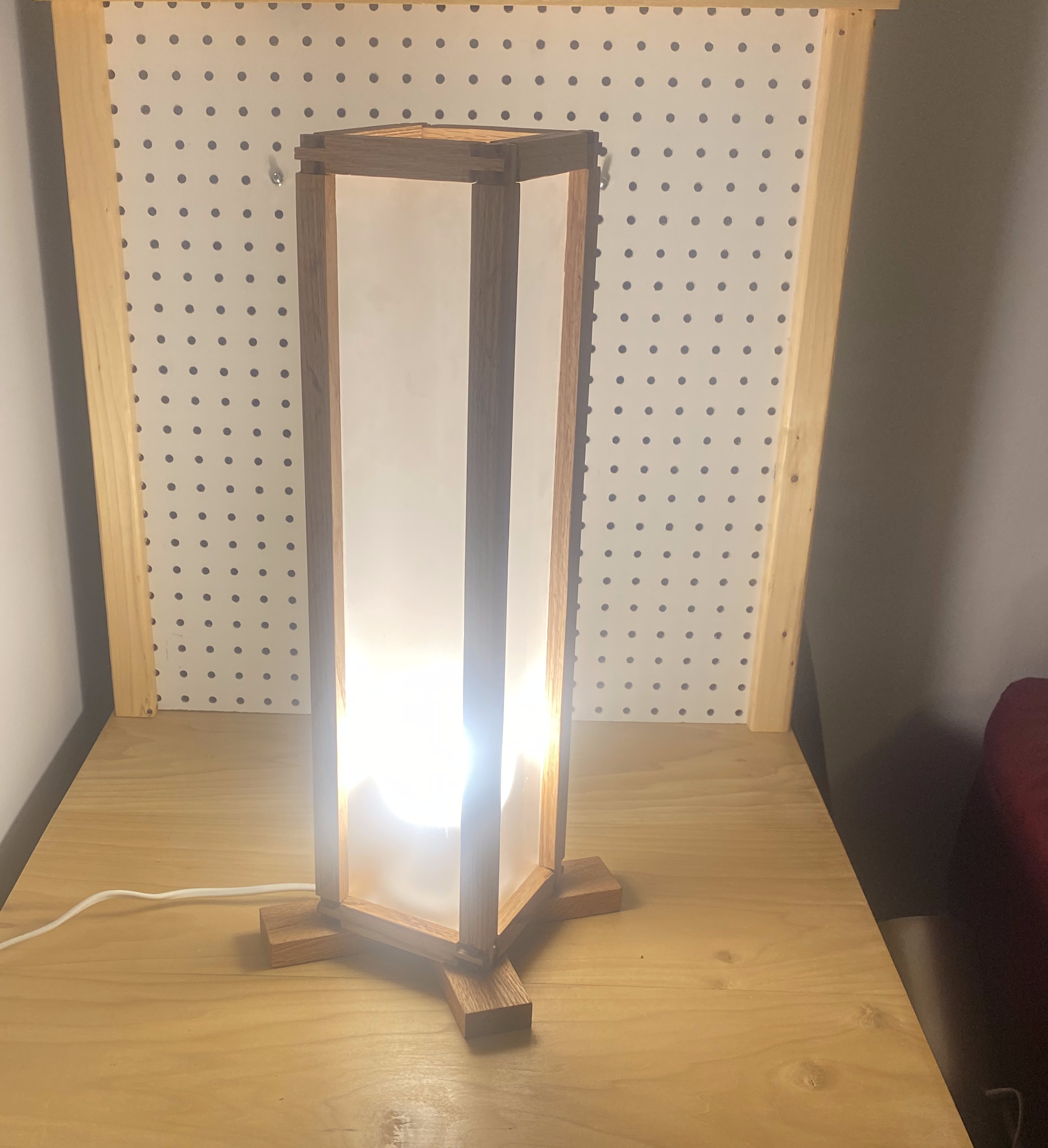 Modern Style Red Oak Table Lamp