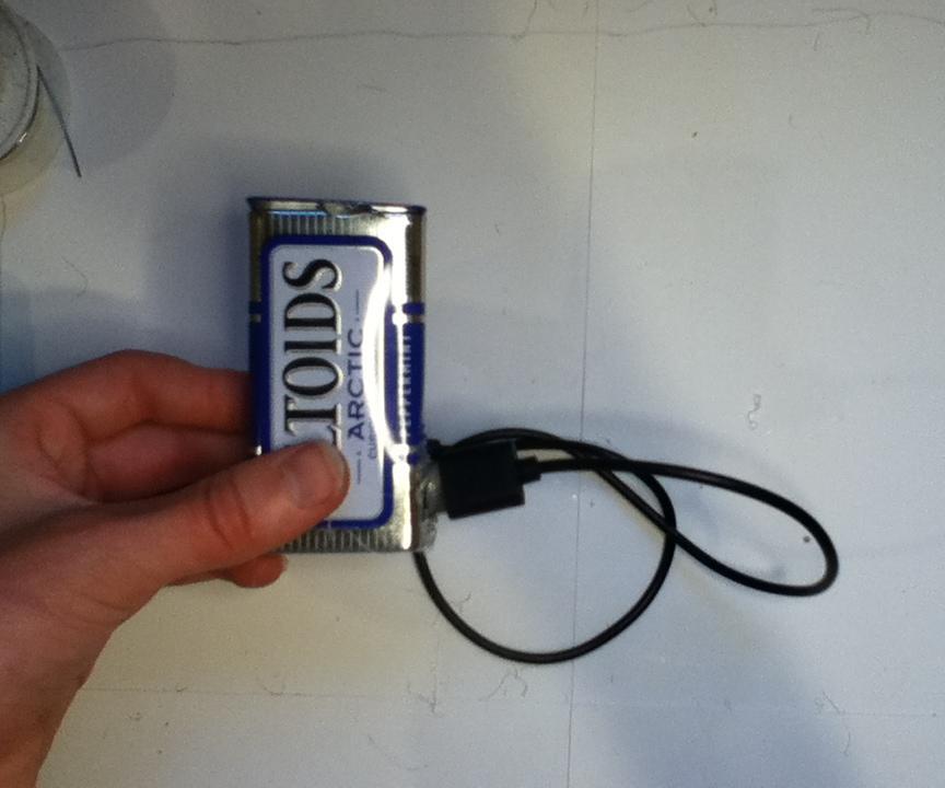 How to Make a Tiny Emergency USB Charger