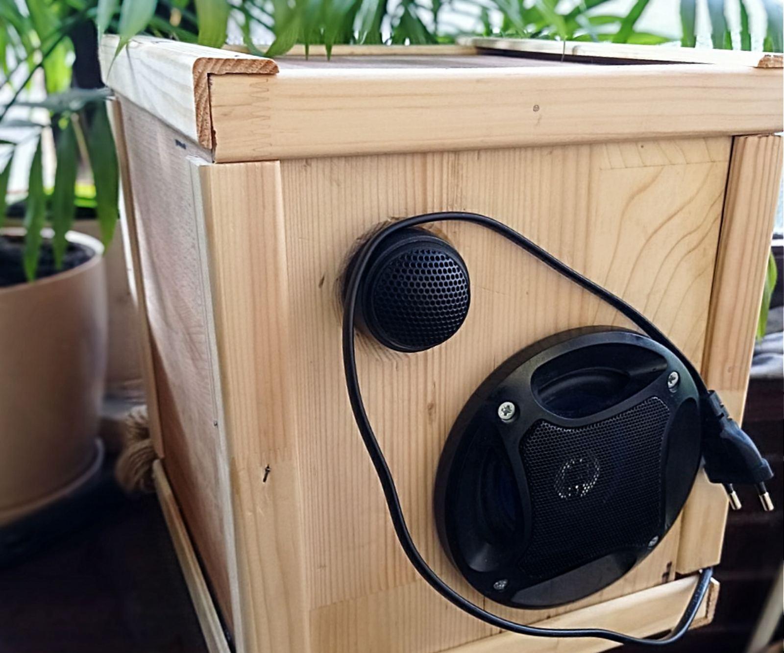 Diy Stationary Bookshelf Bluetooth Speaker