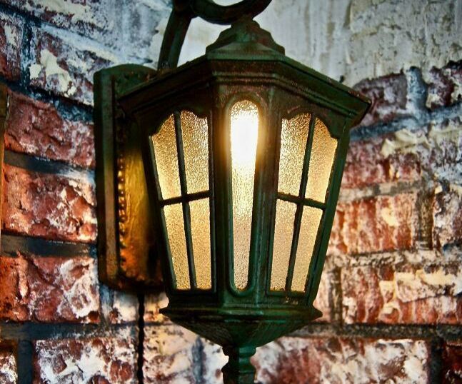 Faux Rusty Wall Light!