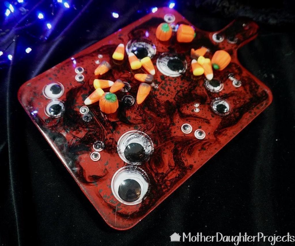 How to Make a Fun Halloween Epoxy Eyeball Display!