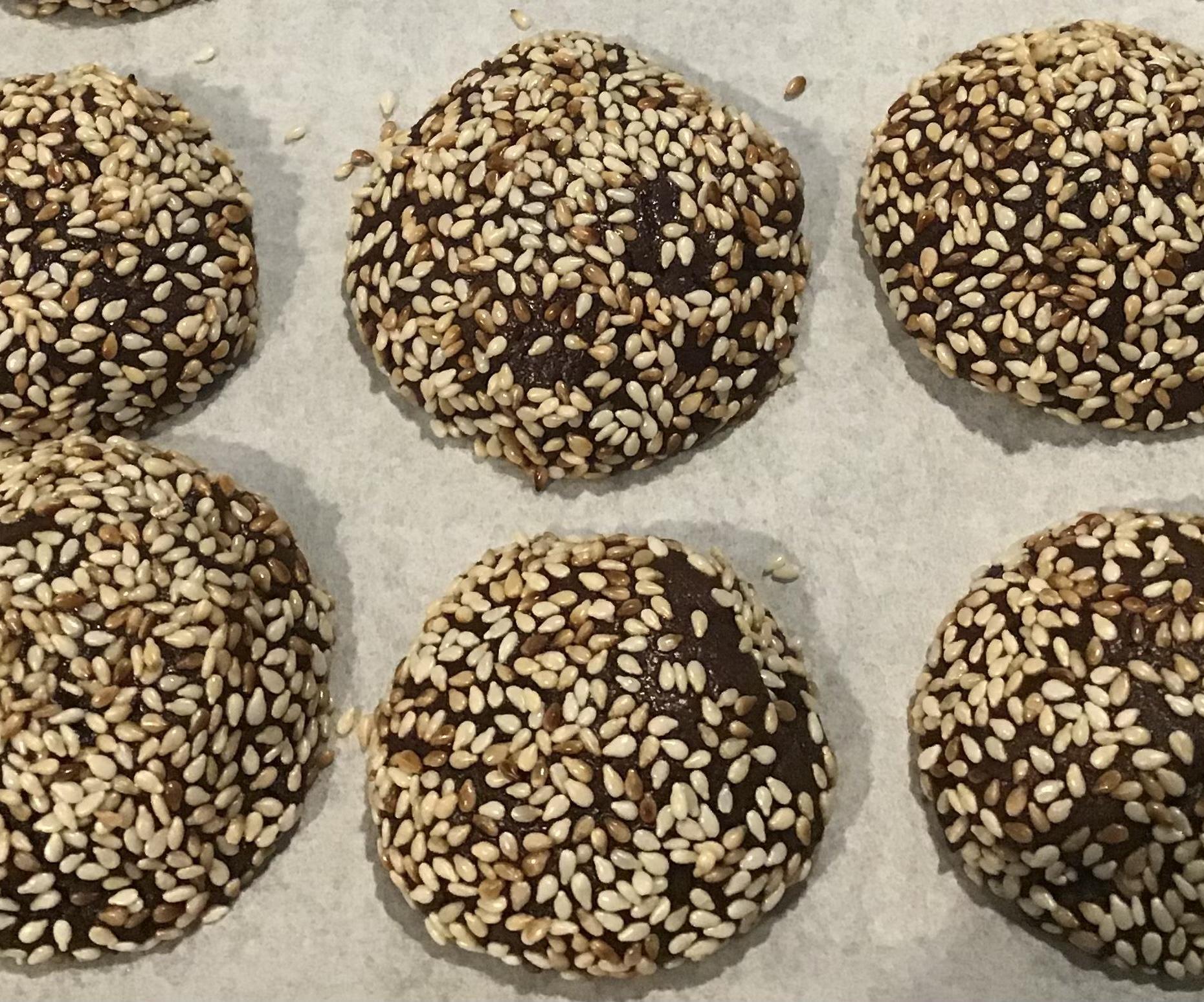 Chocolate Benne Cookies 