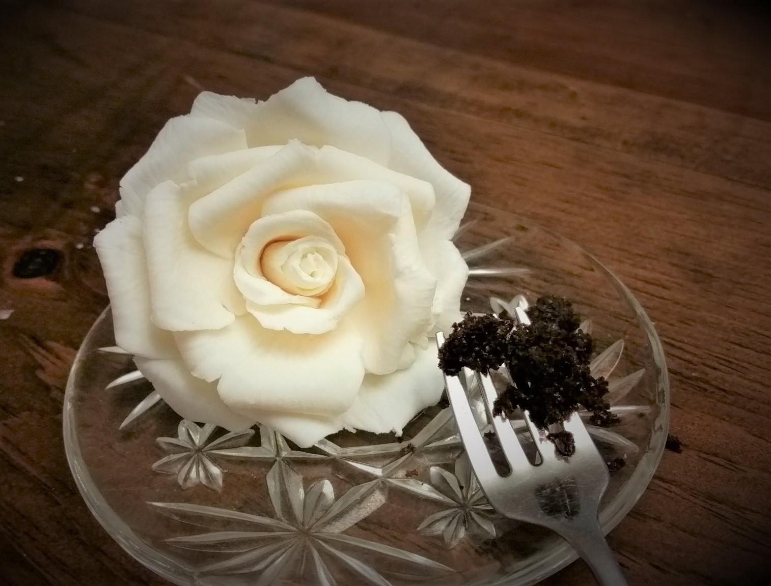 Realistic Edible Modeling Chocolate Roses
