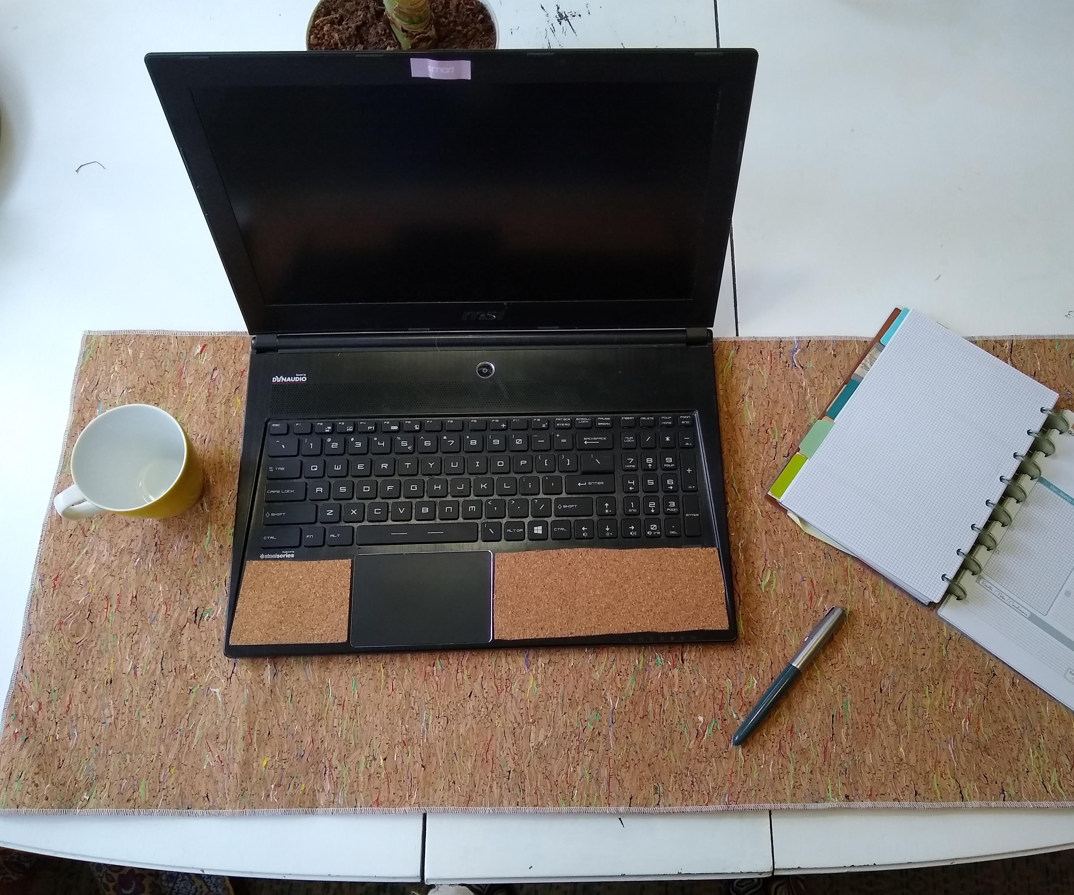 Portable Desk Area (Zen Laptop Cover)