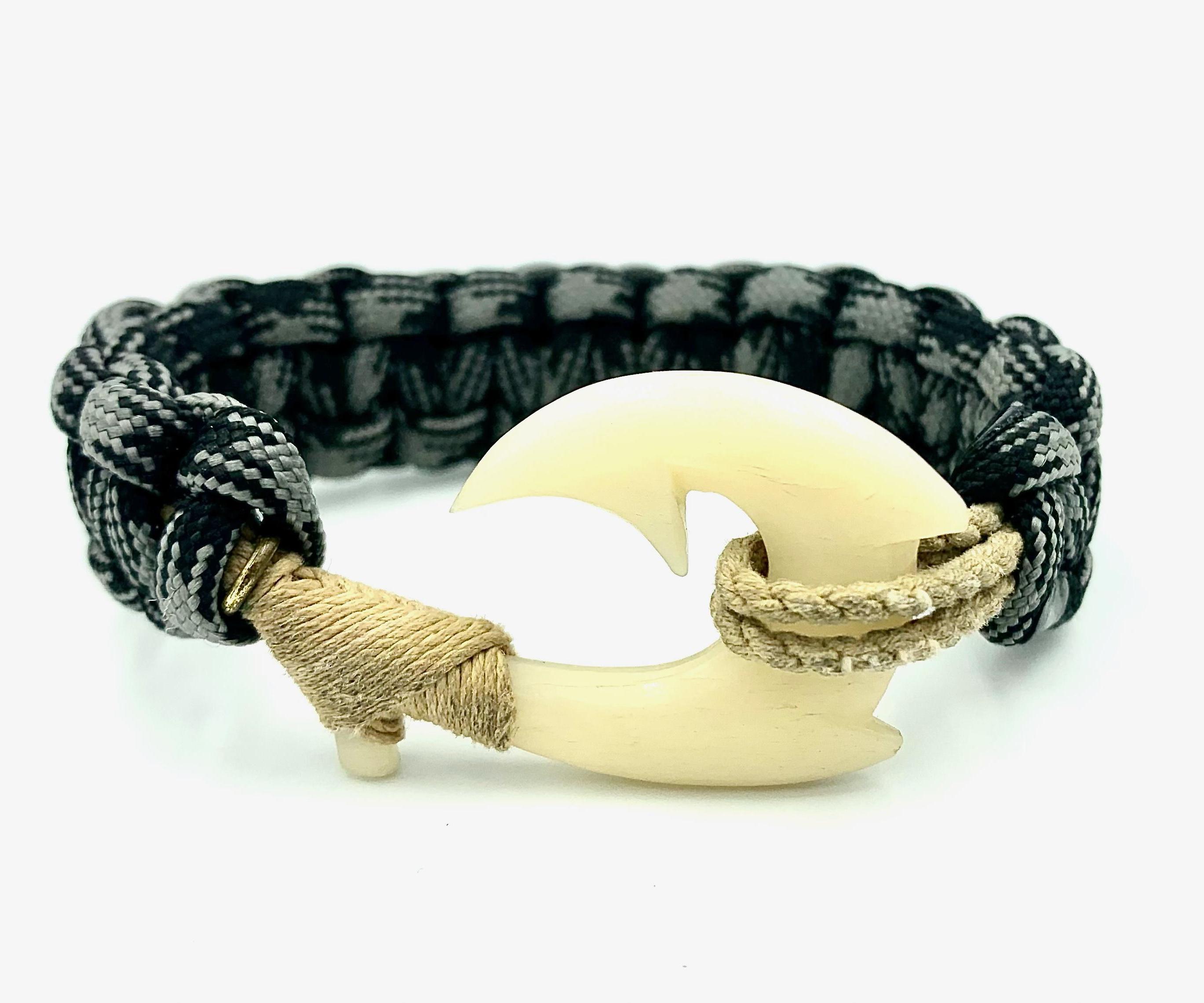 Maui Fish Hook Paracord Bracelet