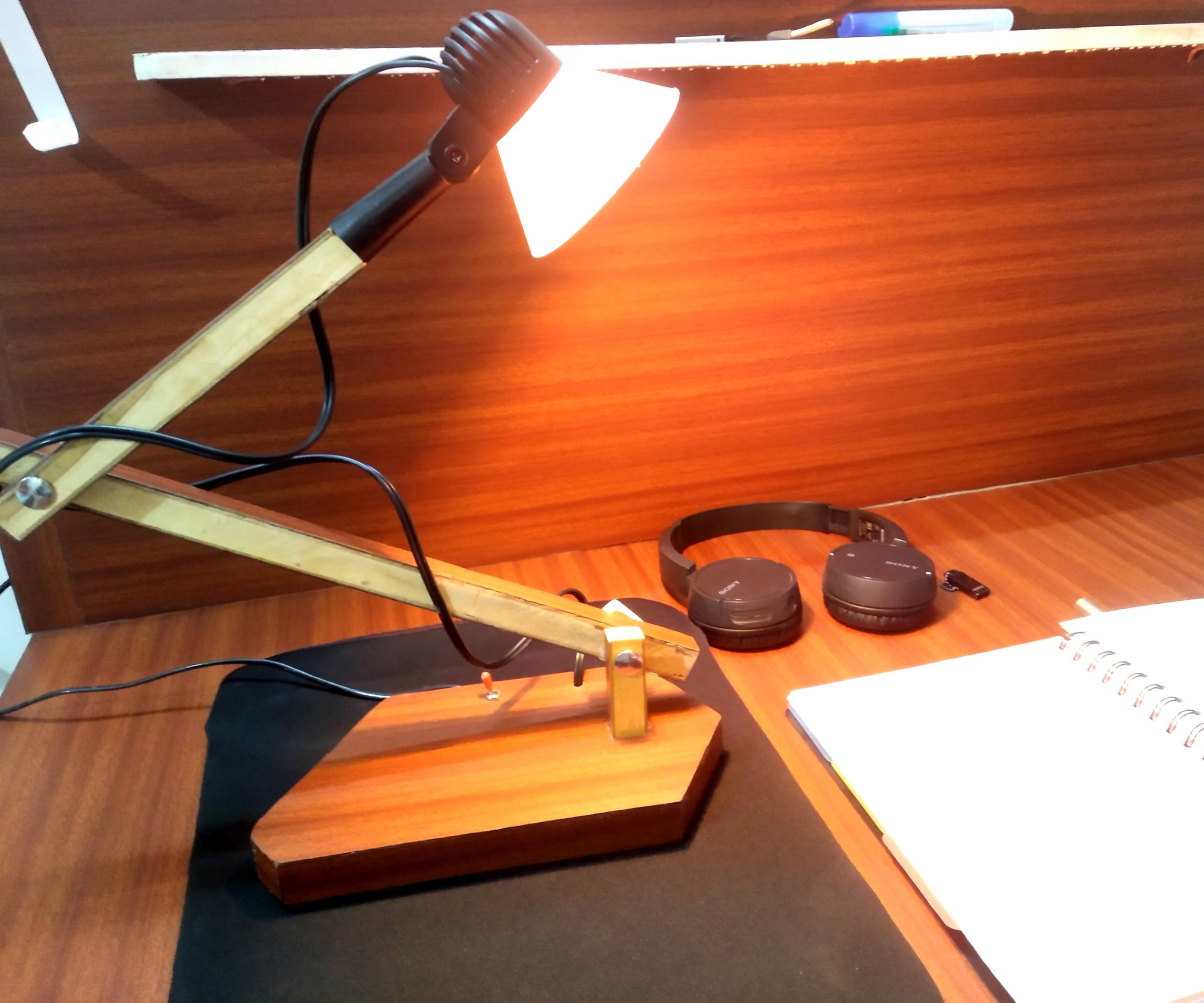 Desk Lamp Using Scrap Wood