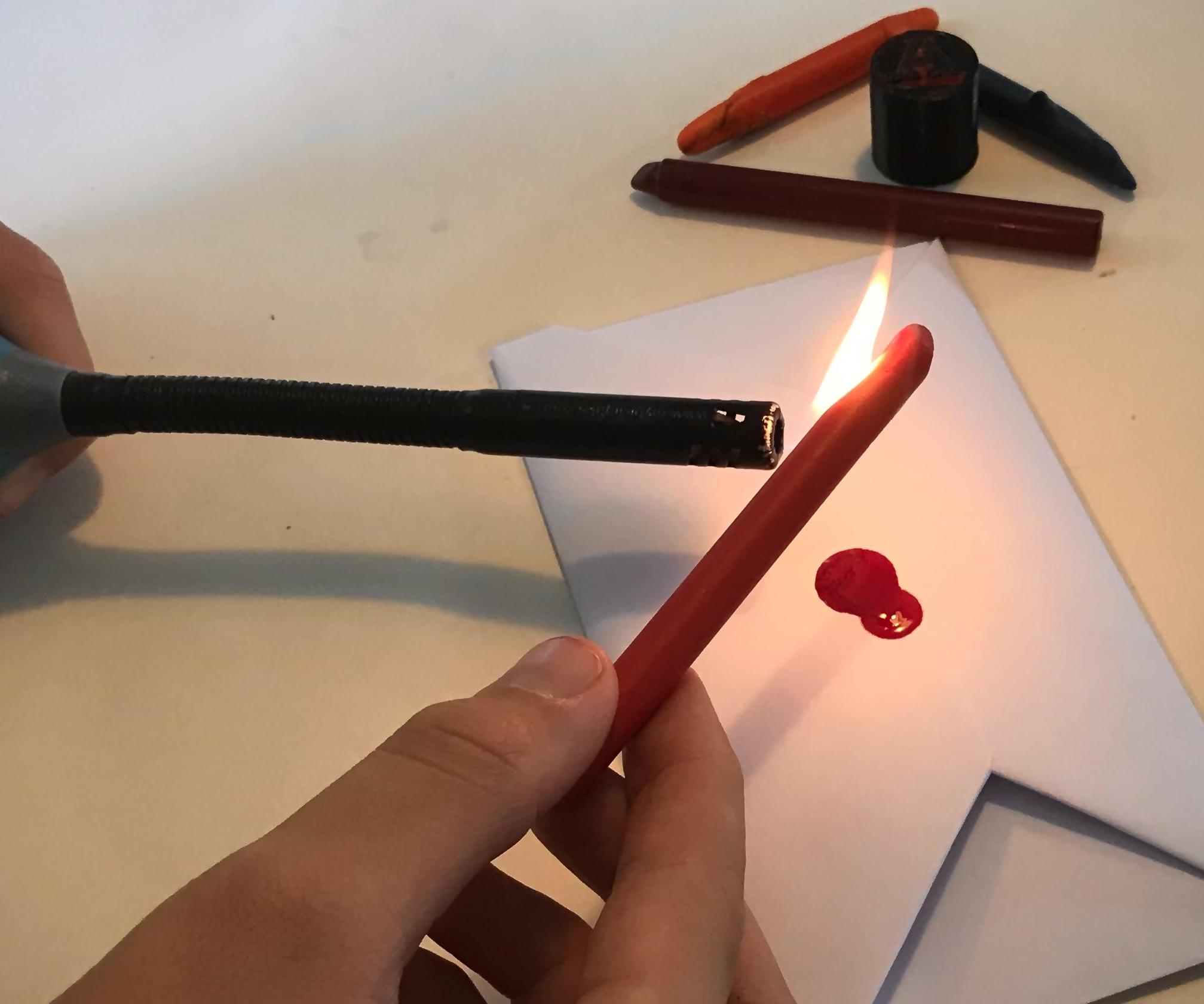 How to Make a Wax Seal With Crayons