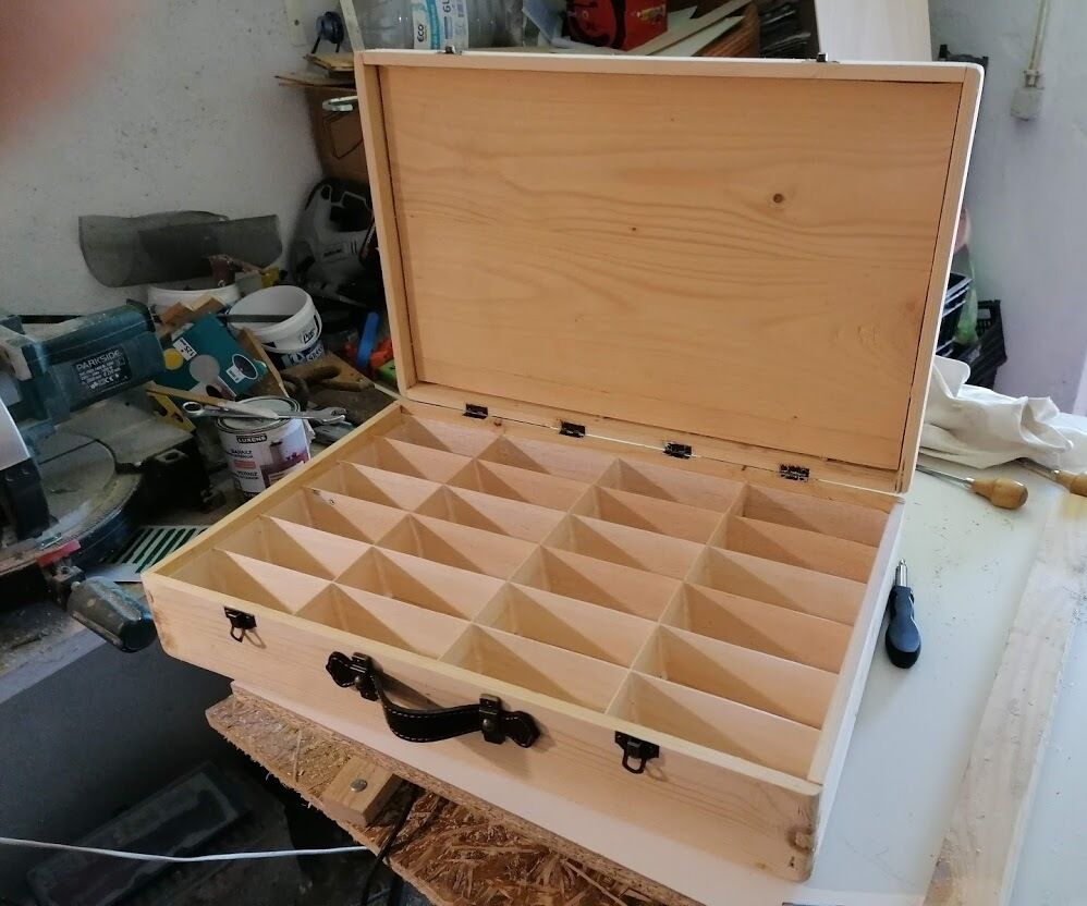 WOODEN BOX FOR CROSS STITCH FABRIC AND YARN