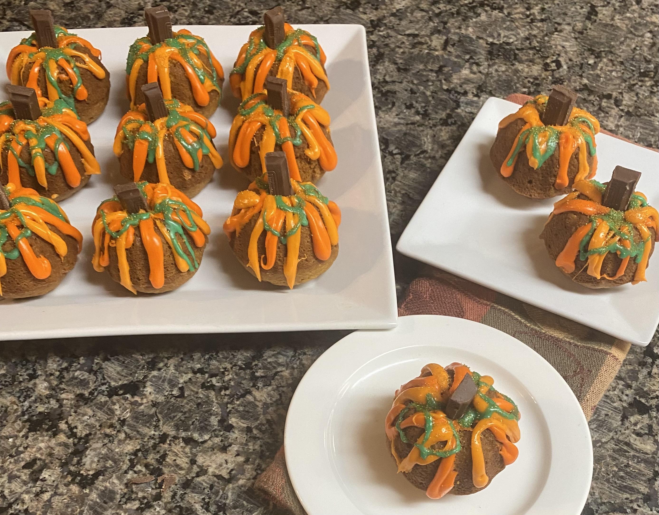 Sugar & Spice Pumpkin Mini Cakes