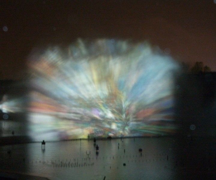 Projection Sur Un Rideau D'eau 