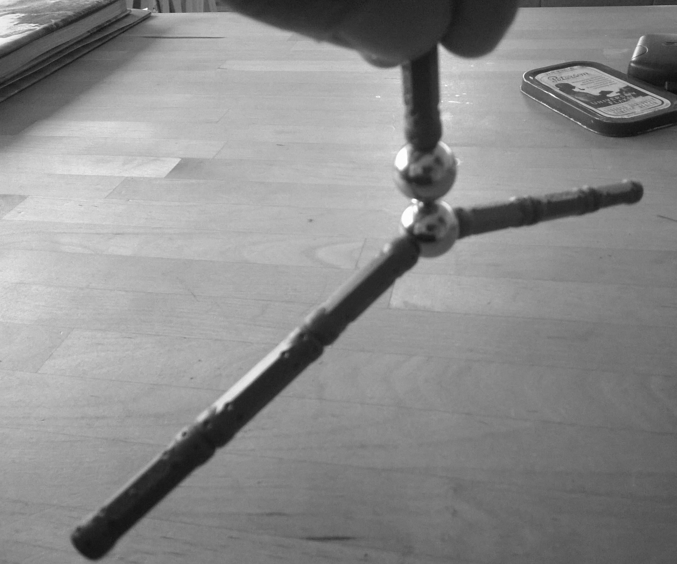 Folding Pocket Compass Made of Magnetic Rods and Iron Spheres