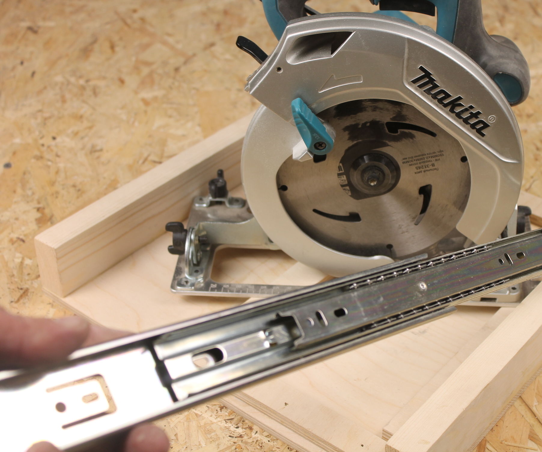 Cross Cut Jig for Circular Saw Using Drawer Slides